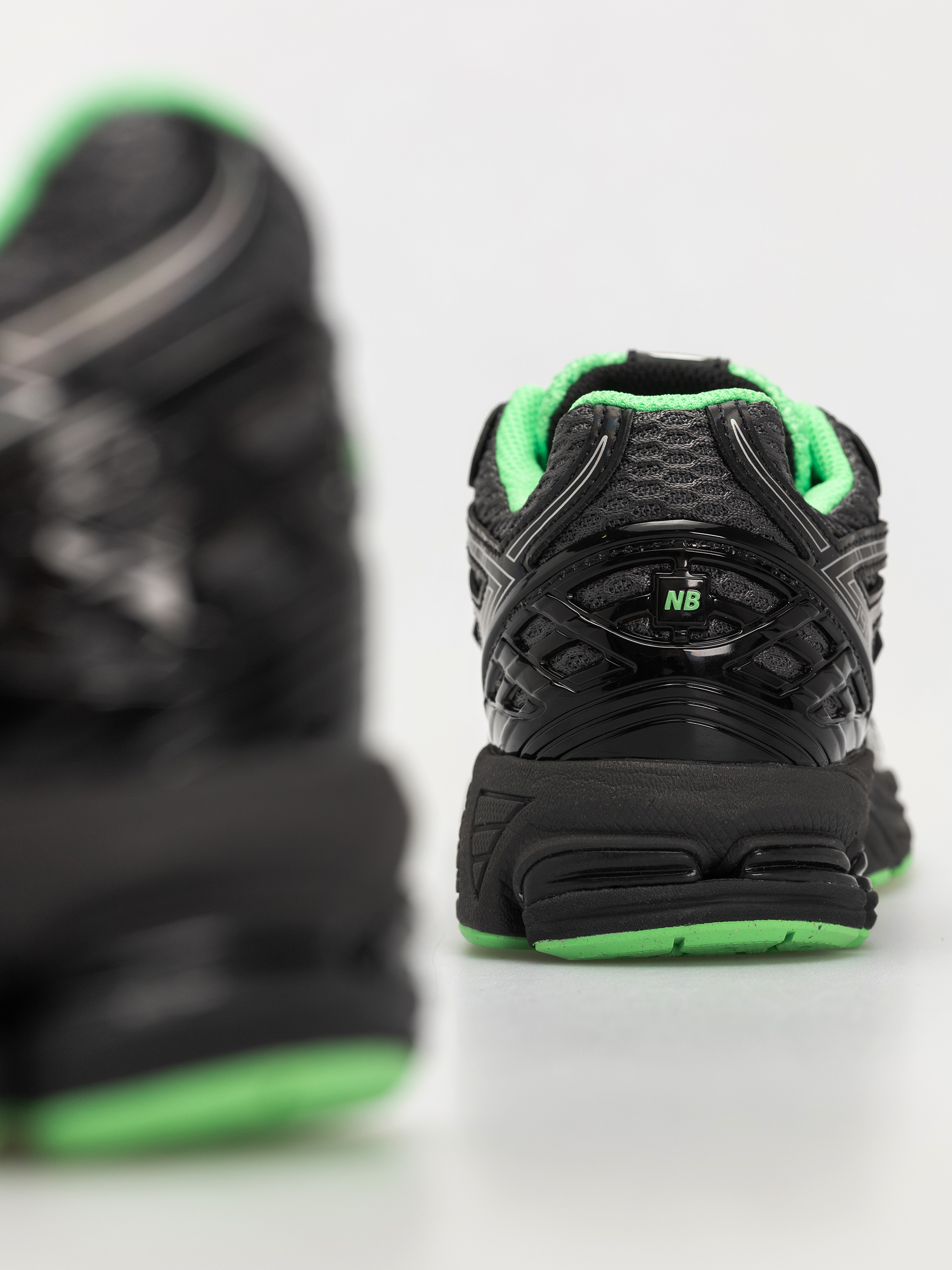 New Balance Shoes 1906 JR (black)