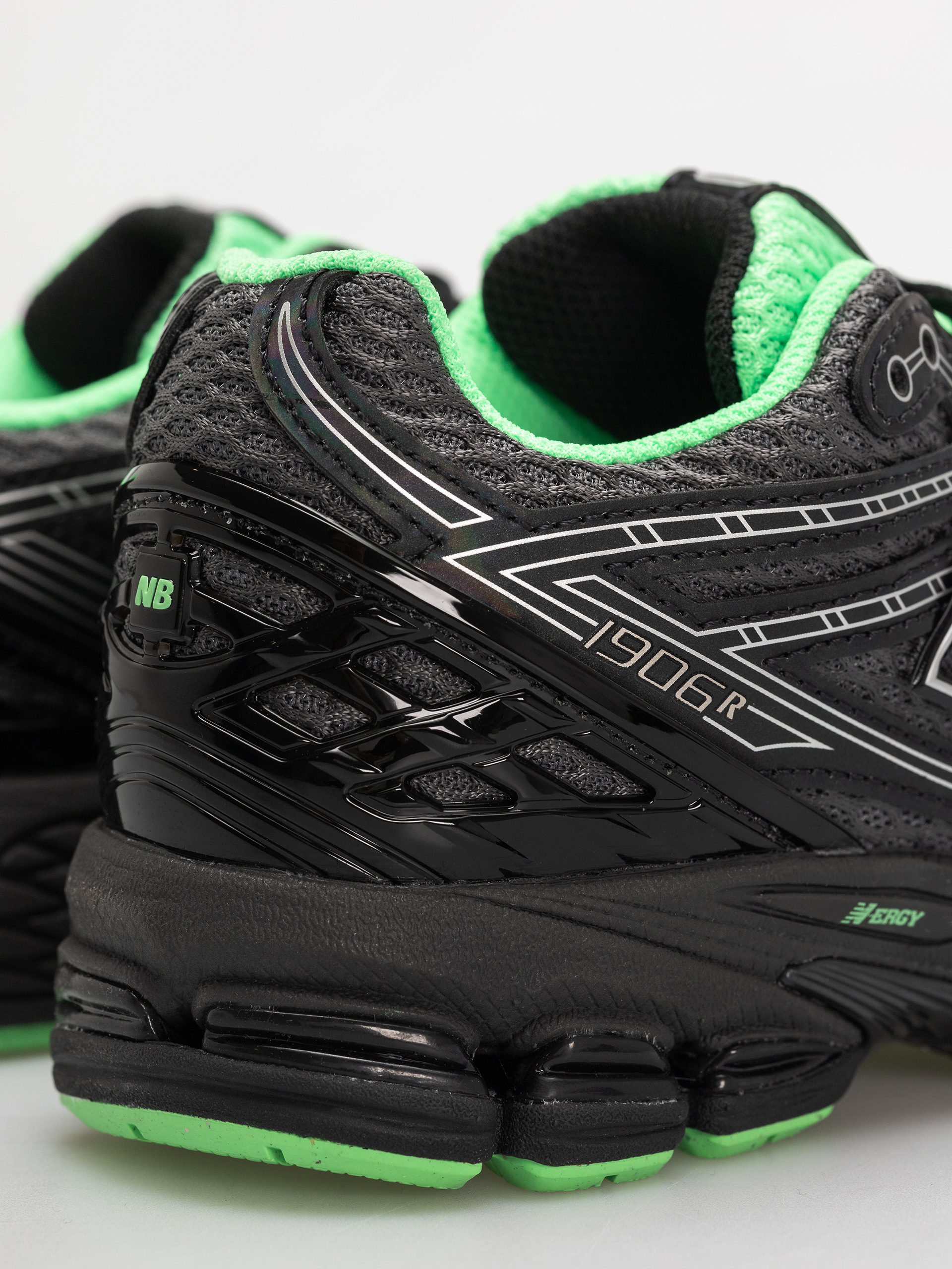 New Balance Schuhe 1906 JR (black)