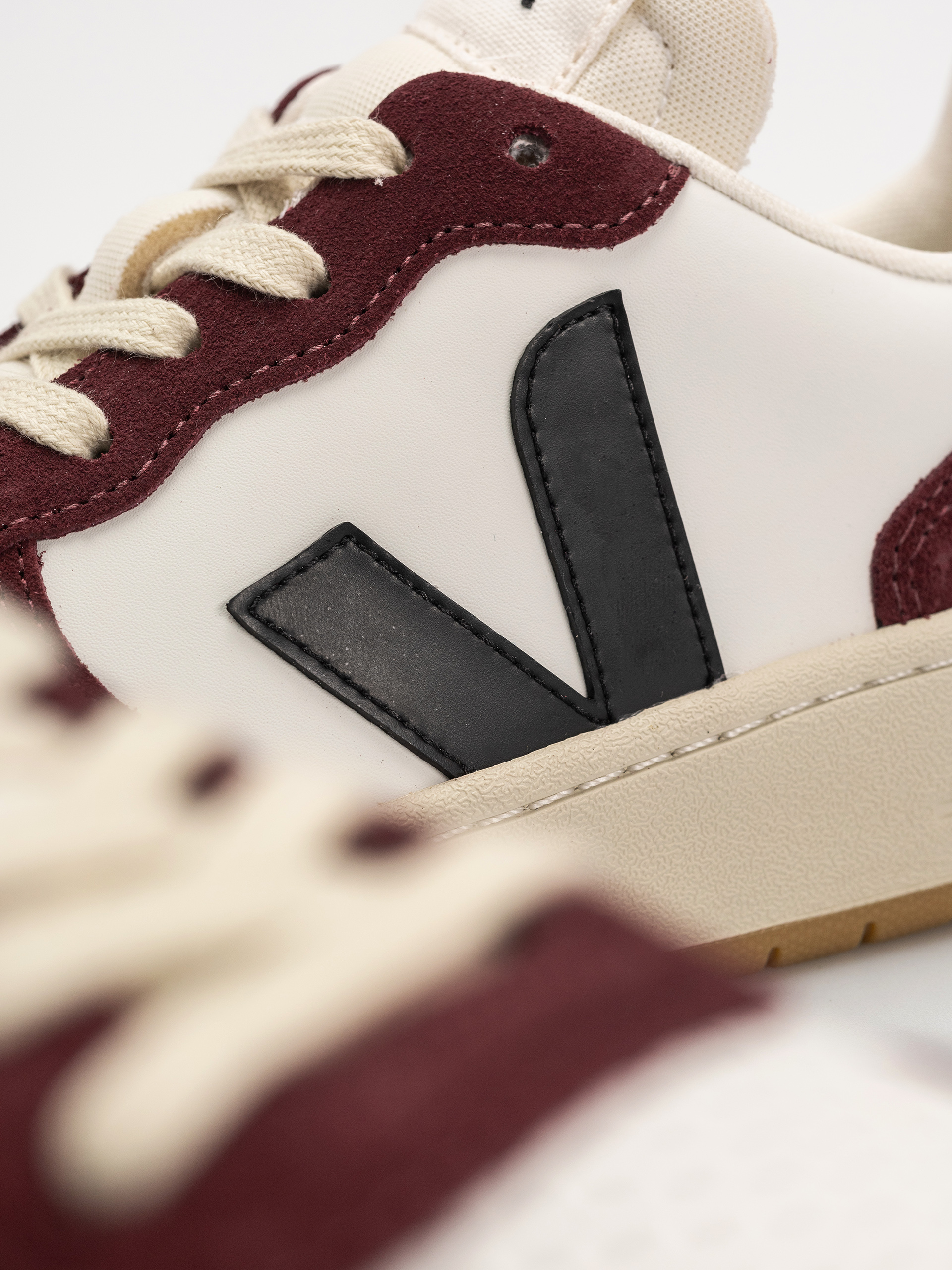Veja V-10 Shoes Wmn (white black amarante)