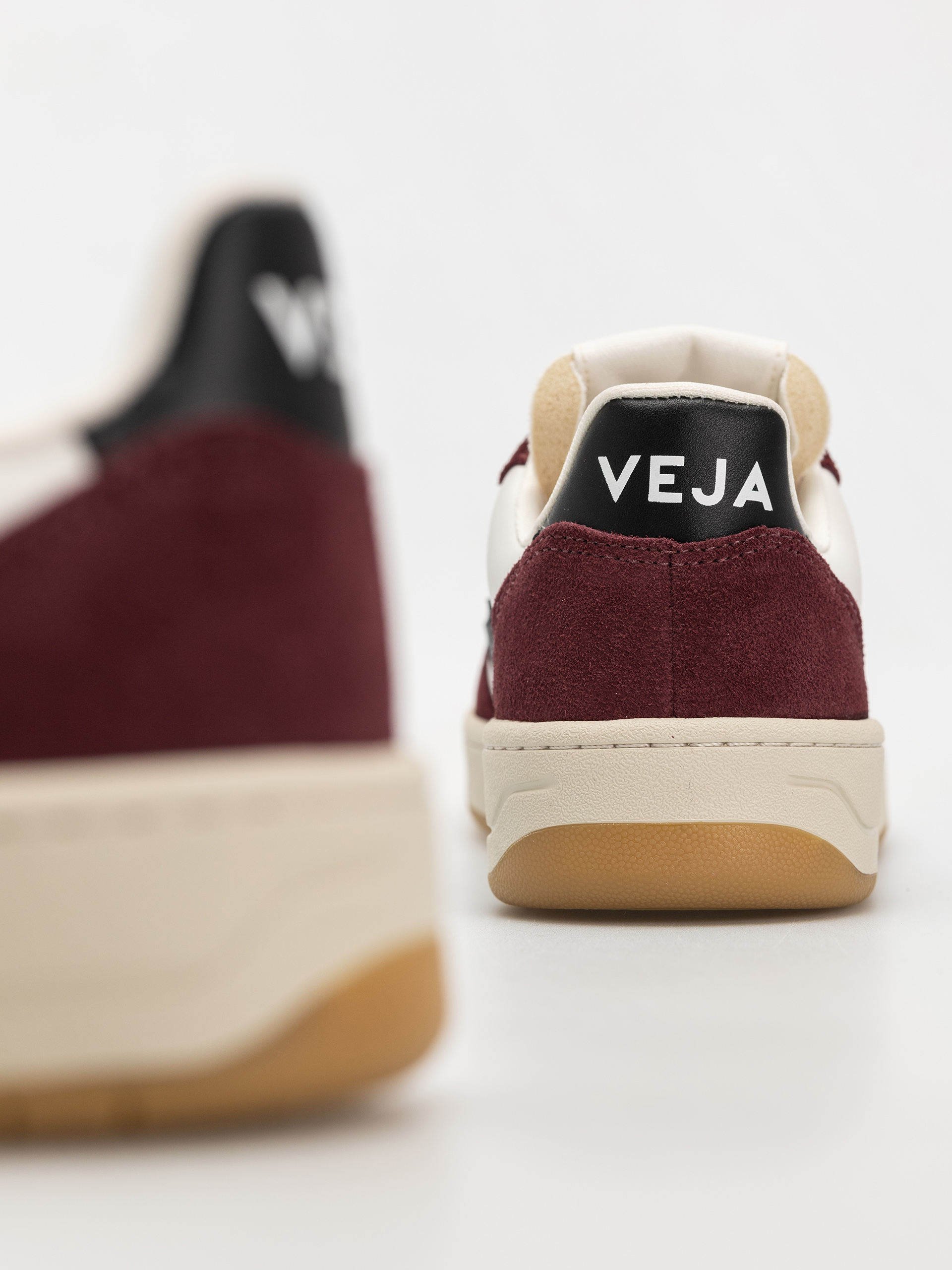 Veja V-10 Shoes Wmn (white black amarante)