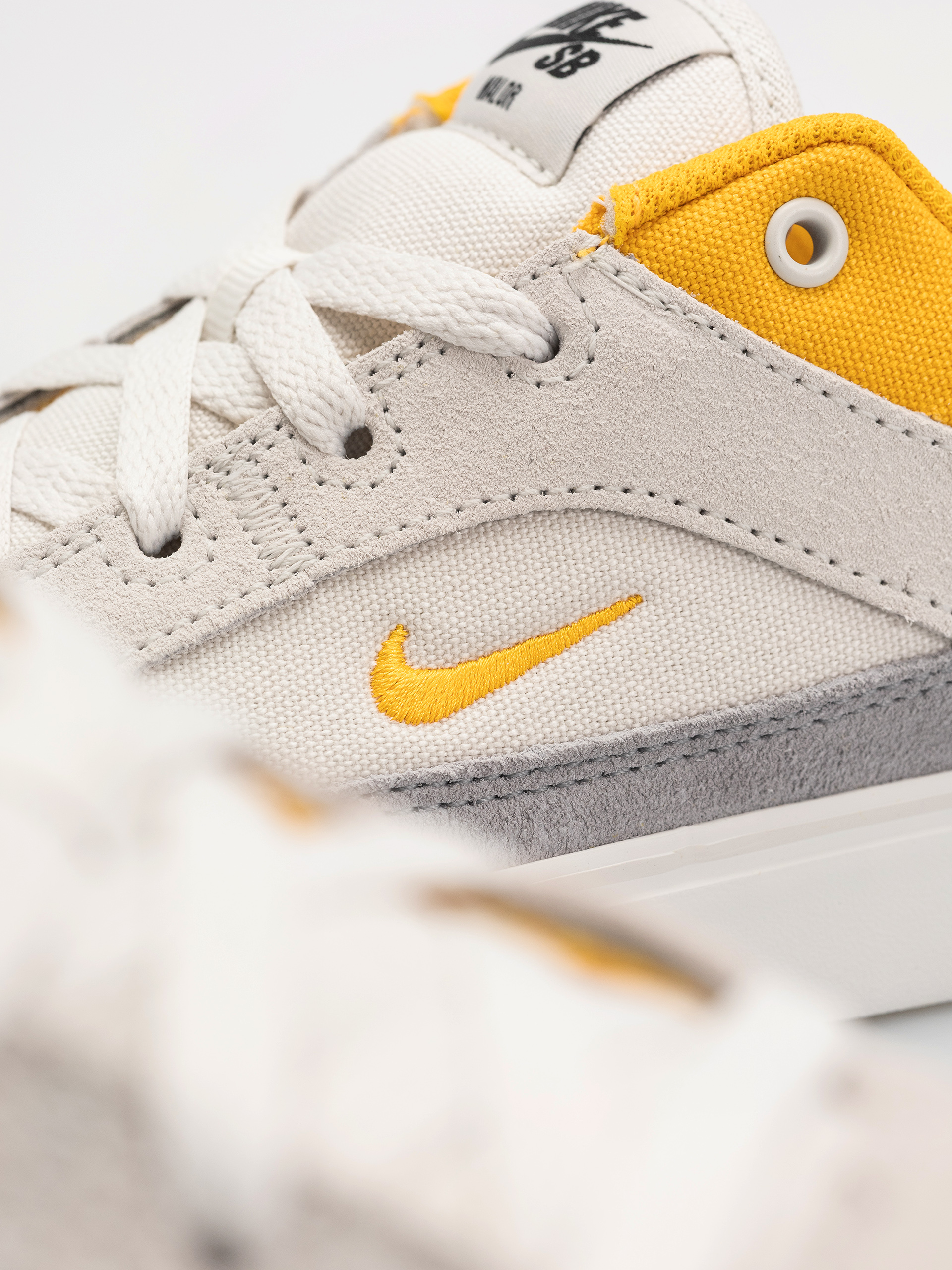 Nike SB Malor JR Shoes (platinum tint/university gold wolf grey)