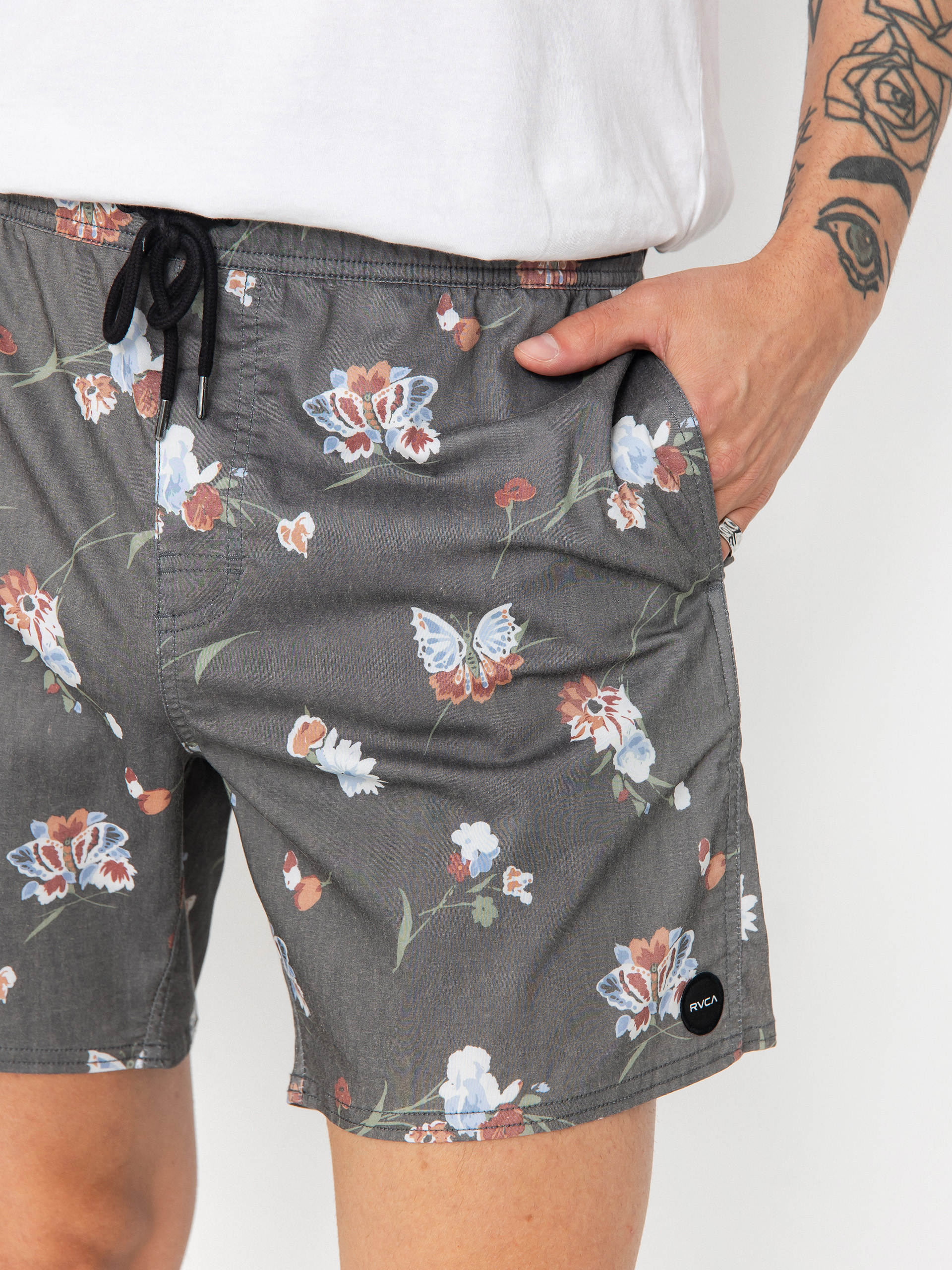 RVCA Shorts Barnes Elastic Short 17 (black floral print)