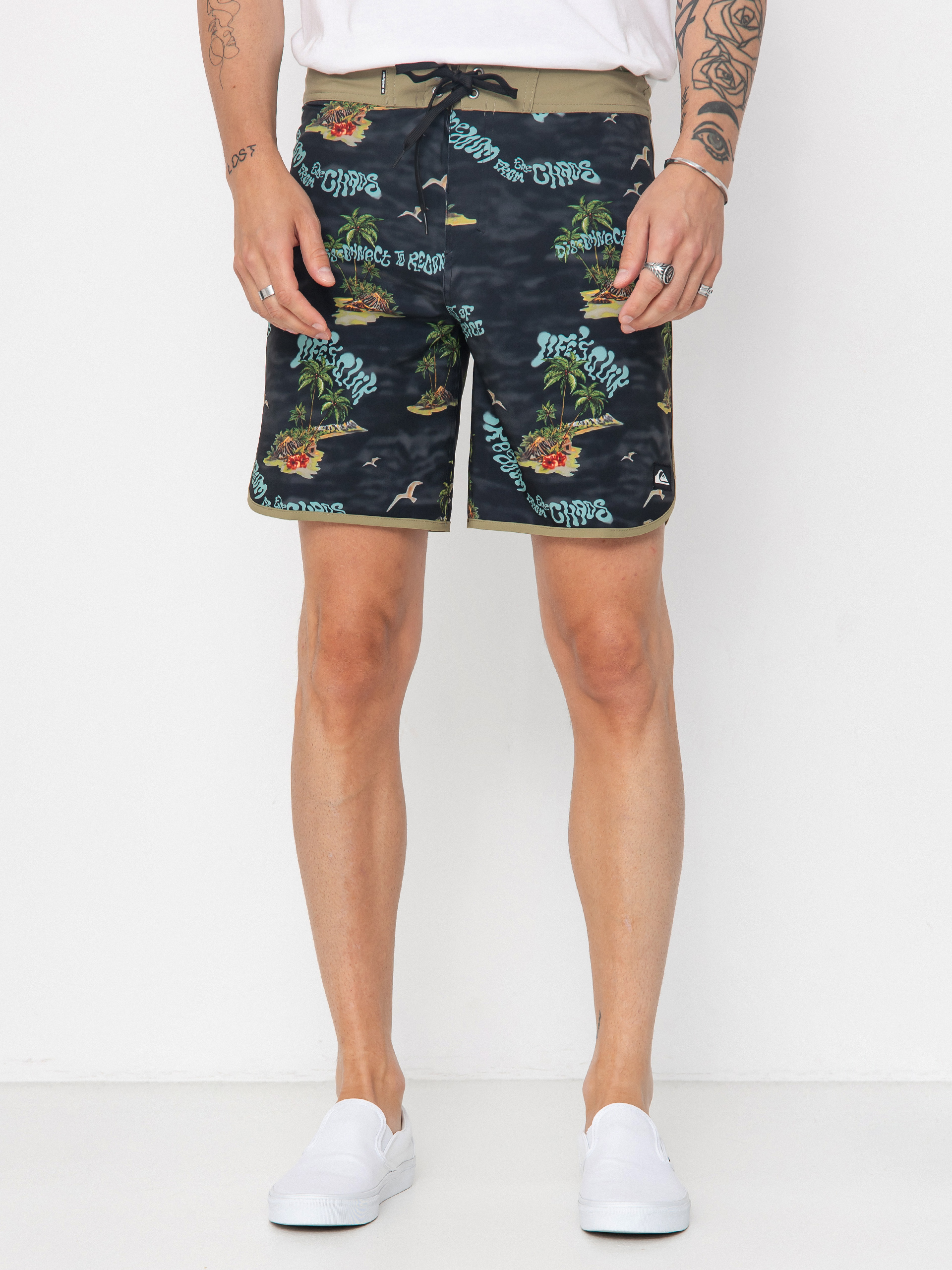 Quiksilver Surfsilk Scallop 18 Boardshorts (black naturama)