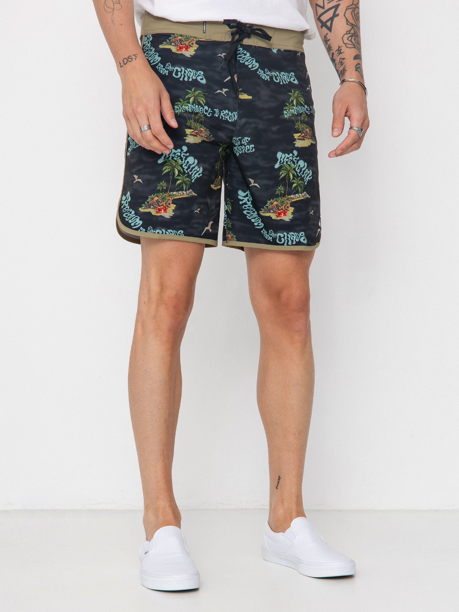 Quiksilver Surfsilk Scallop 18 Boardshorts (black naturama)