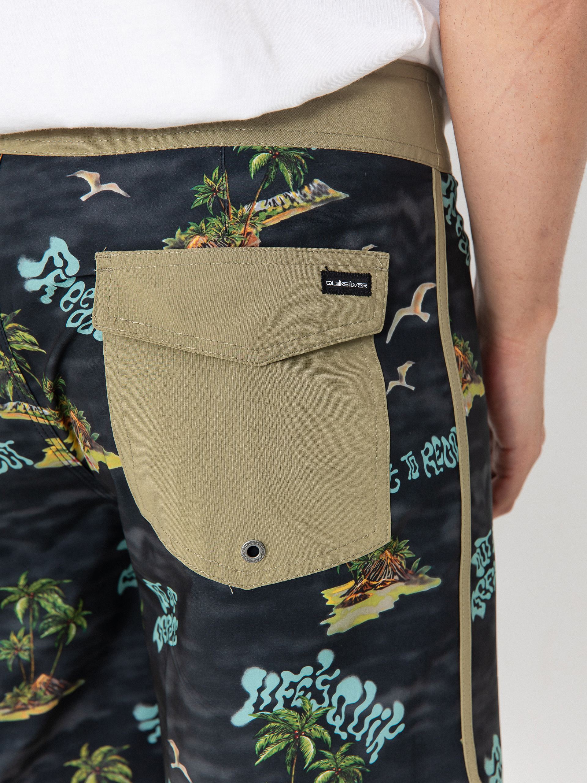 Quiksilver Surfsilk Scallop 18 Boardshorts (black naturama)