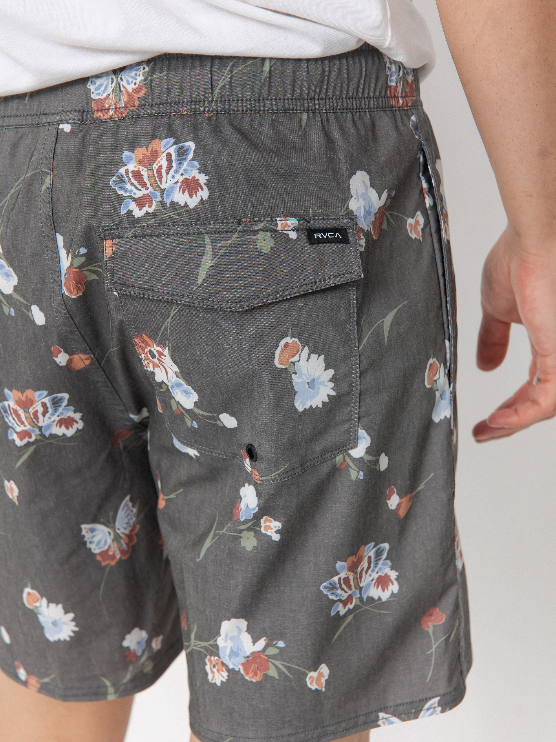 RVCA Shorts Barnes Elastic Short 17 (black floral print)