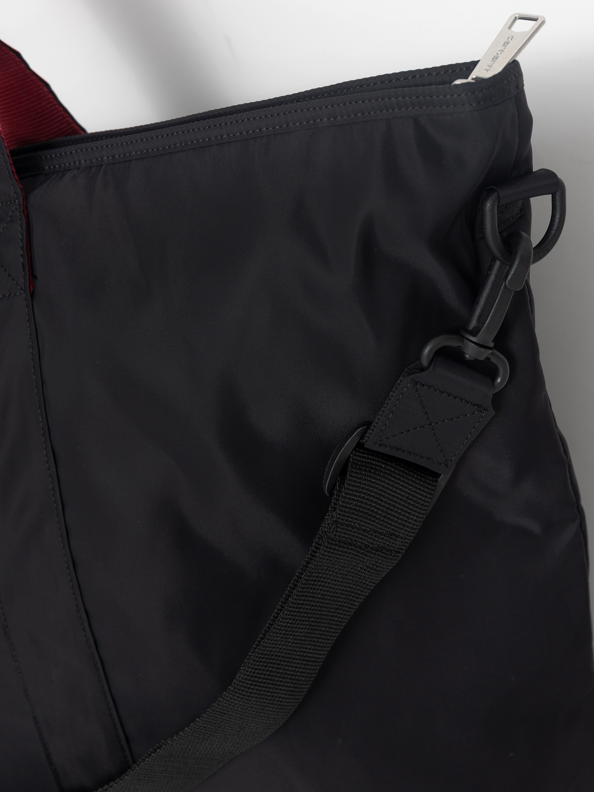 Carhartt WIP Schultertasche Alumni Tote (black/scarlet)