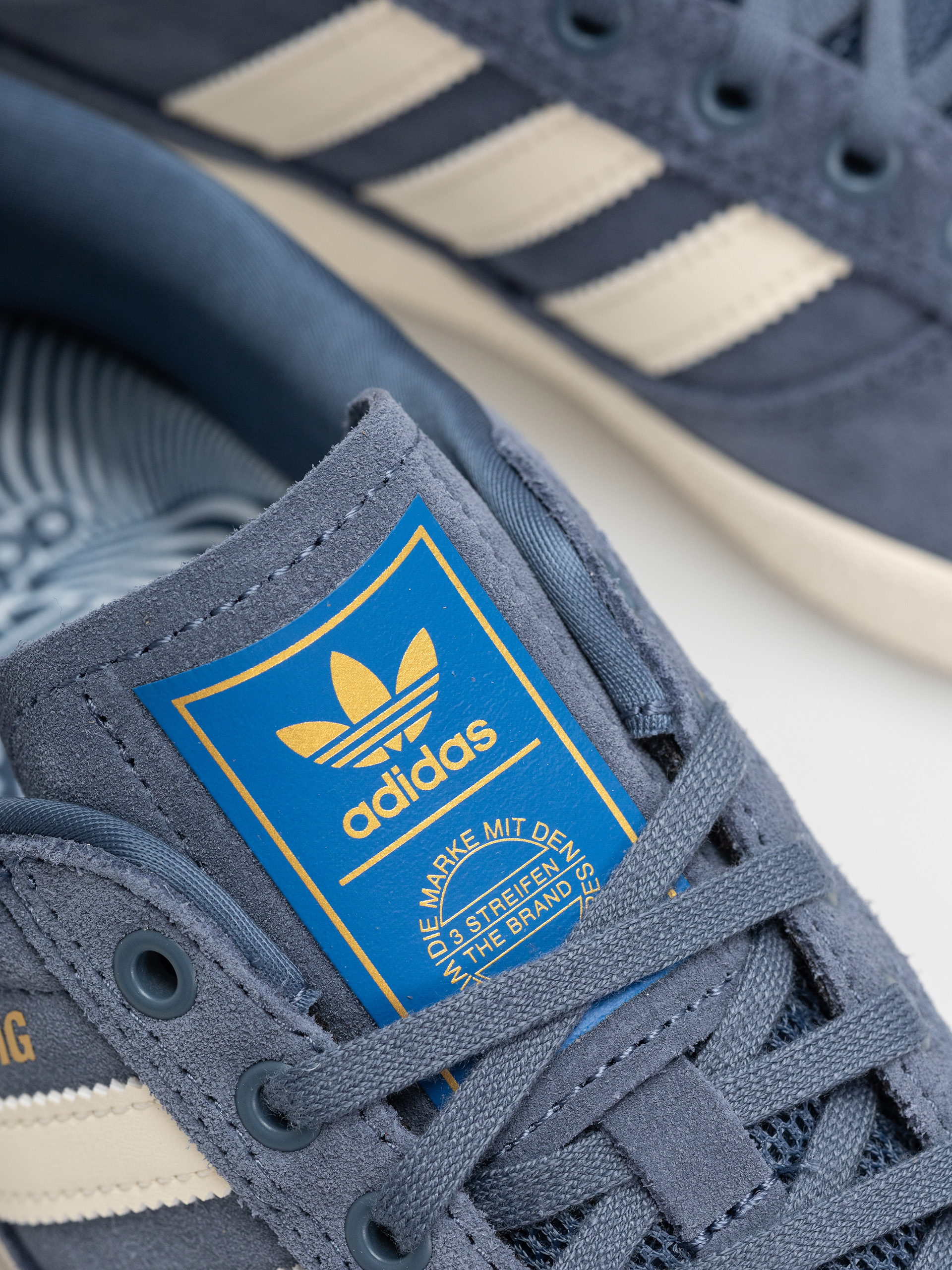 adidas Puig Indoor Schuhe (prloin/owhite/blubir)