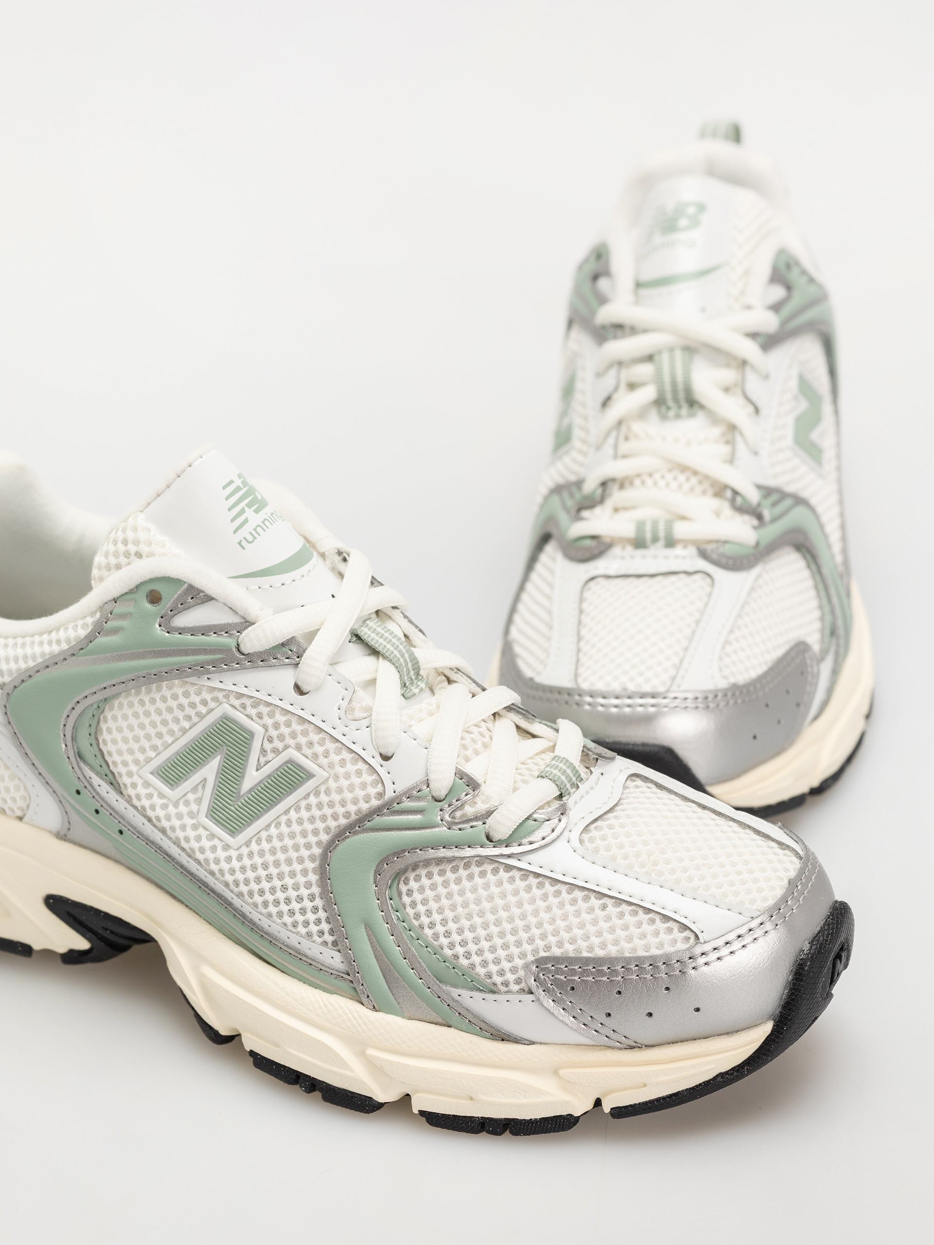 New Balance 530 Shoes (silver metallic)