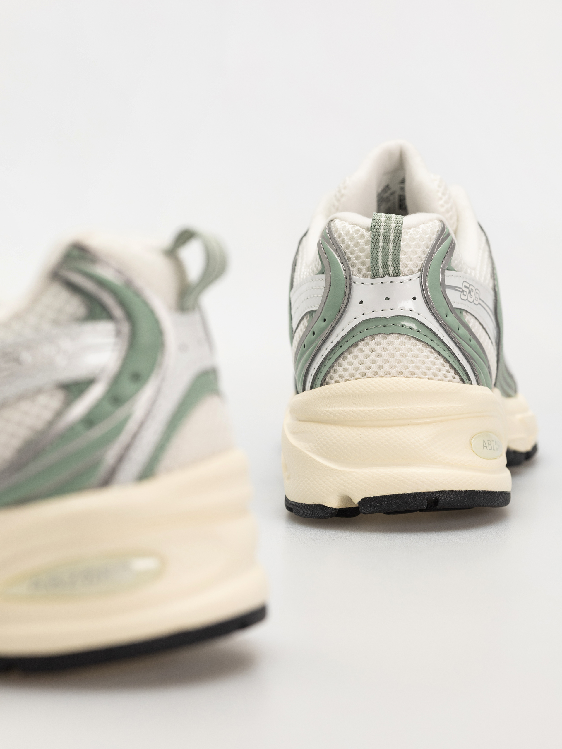 New Balance 530 Shoes (silver metallic)