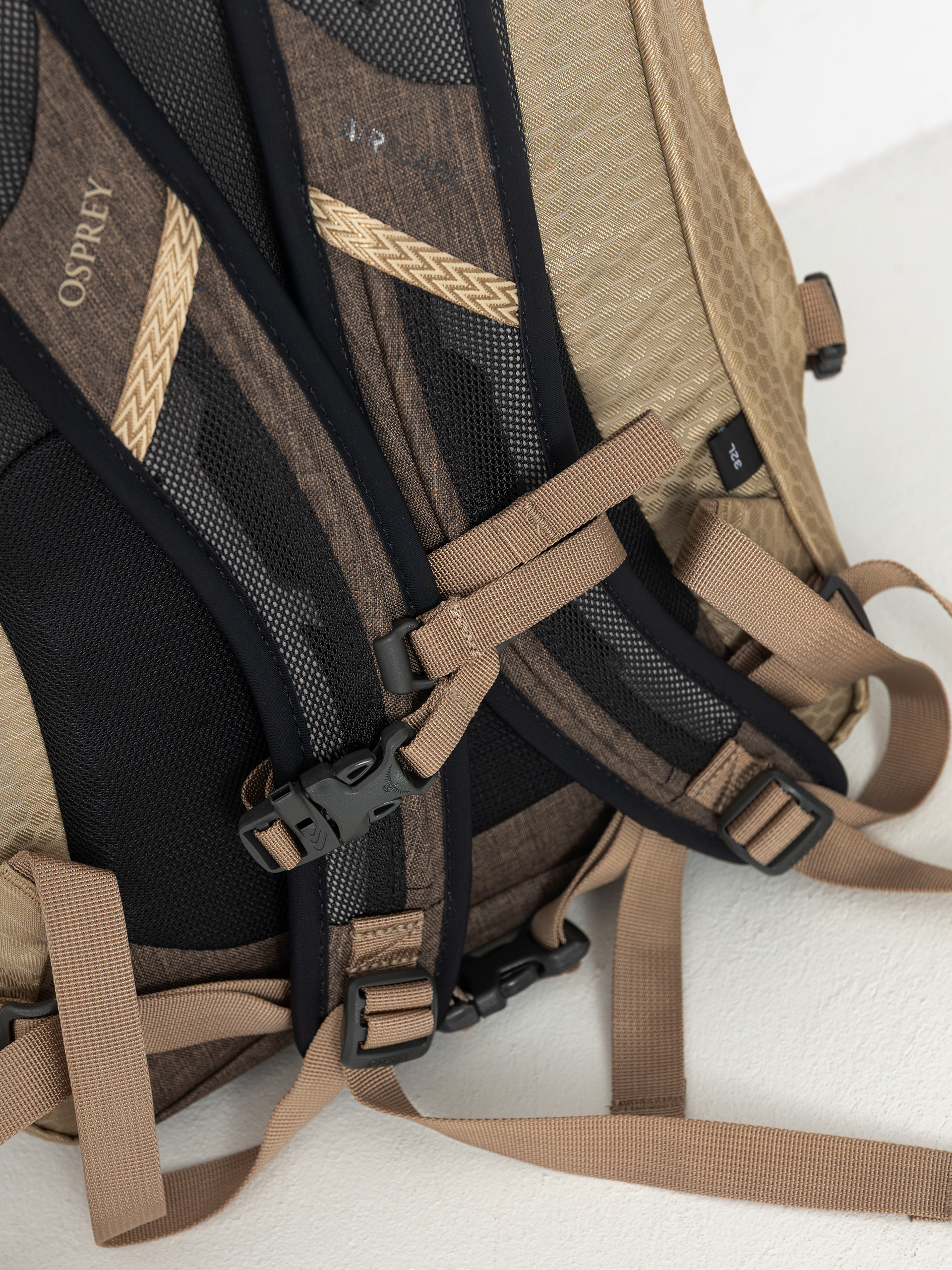 Osprey Nebula Backpack (alpaca tan/latte brown heather)