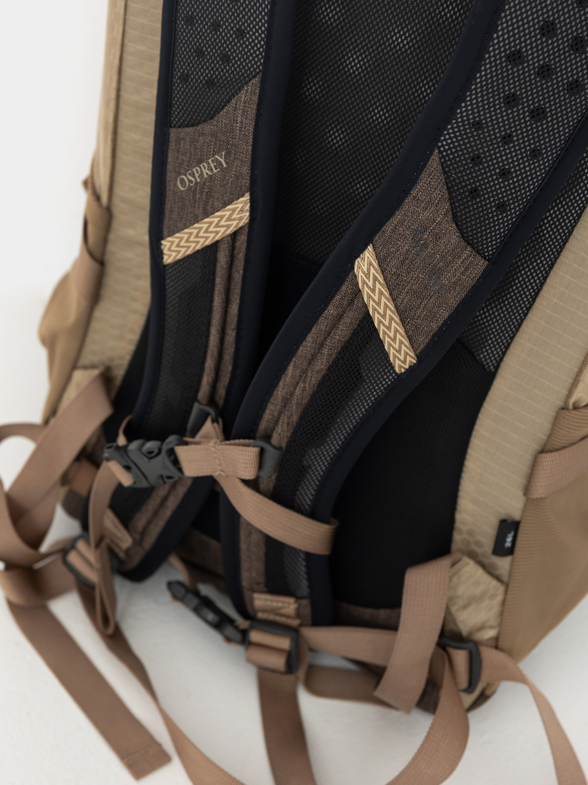 Osprey Quasar Backpack (alpaca tan/latte brown heather)