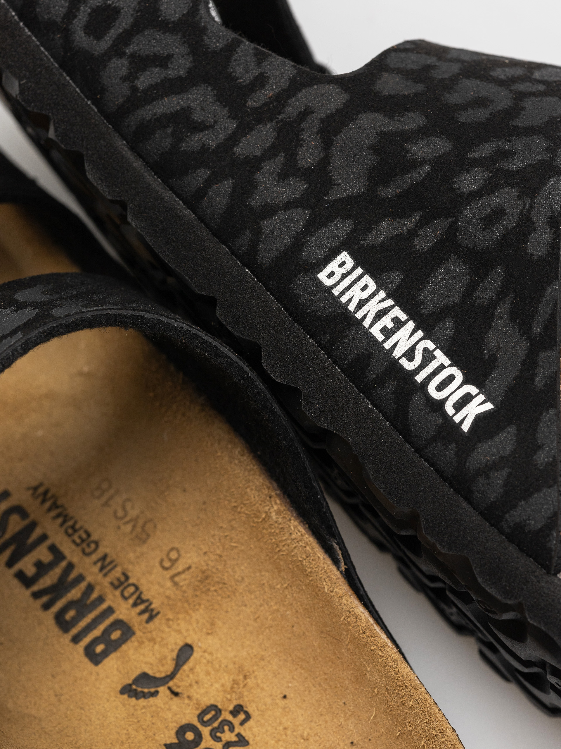 Birkenstock Arizona Synthetics Narrow Wmn Flip Flops (leo black)