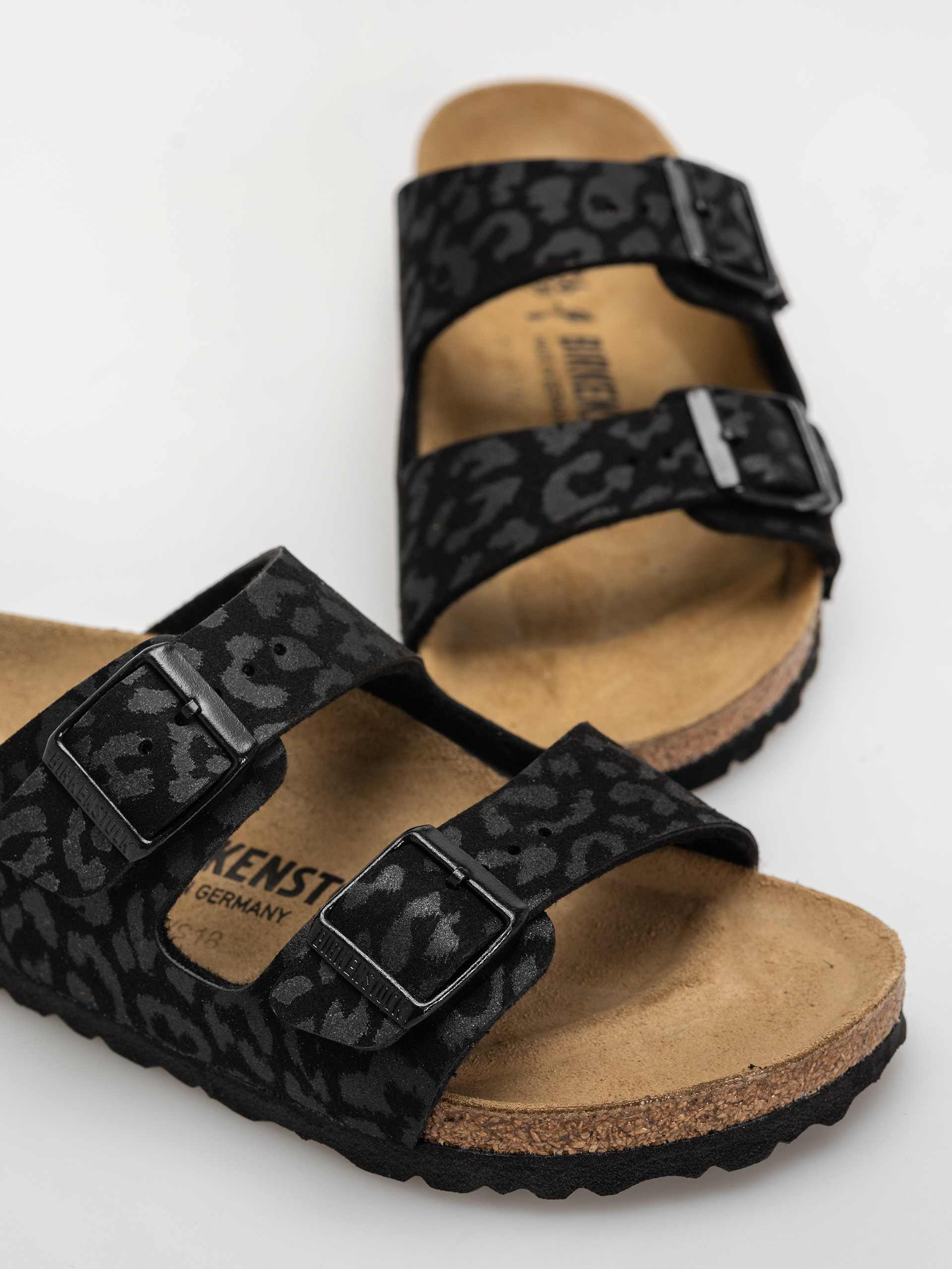 Birkenstock Arizona Synthetics Narrow Wmn Flip Flops (leo black)
