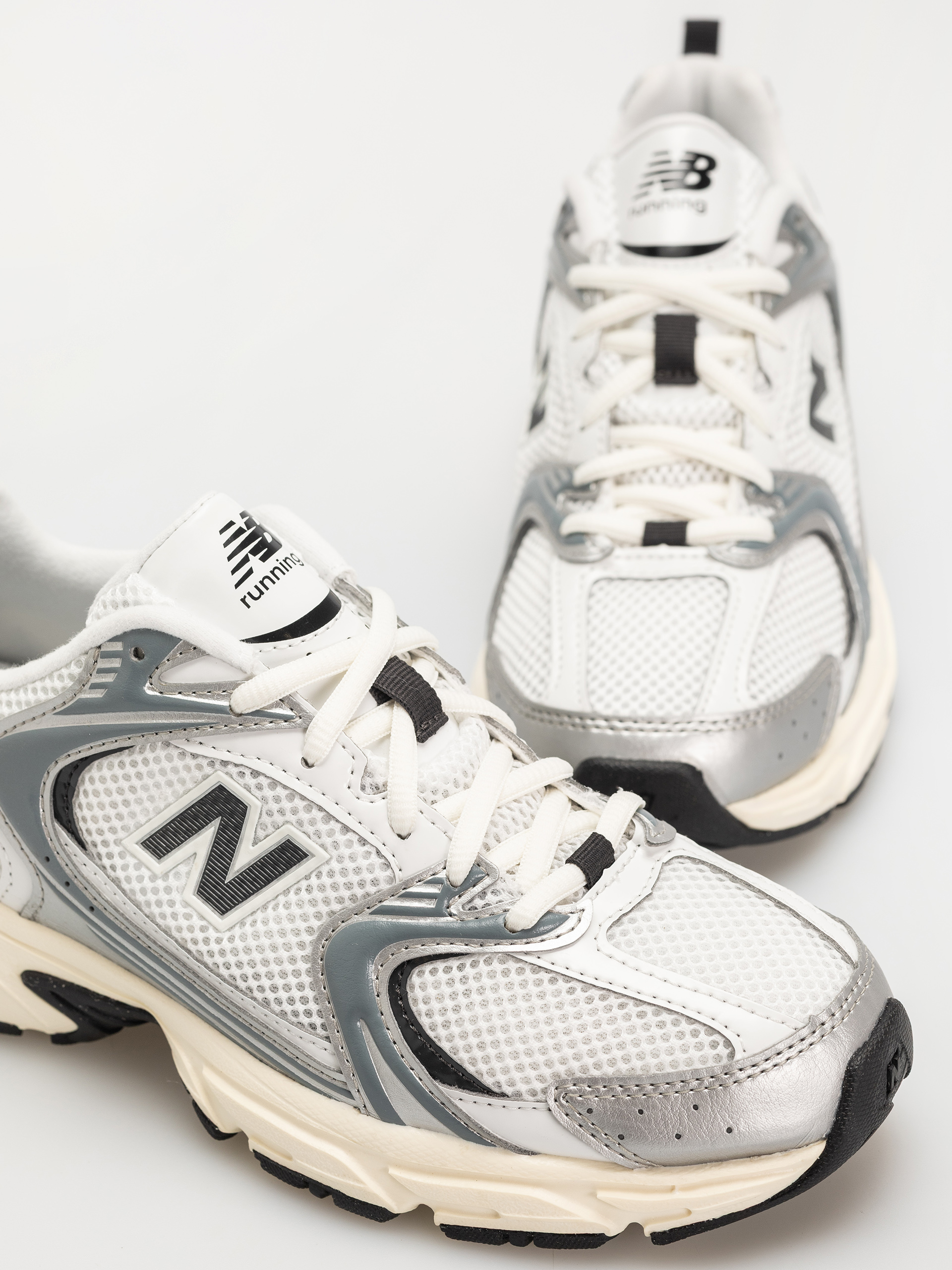New Balance 530 Shoes (silver metallic)