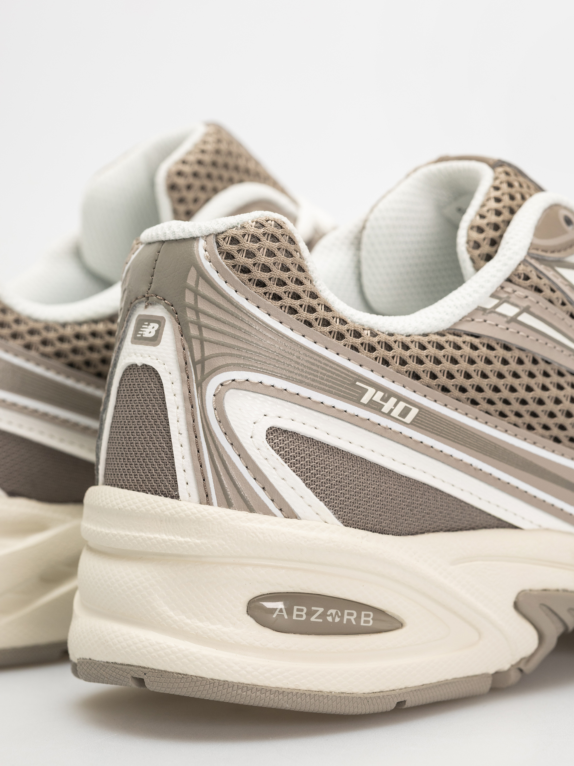 New Balance 740 Shoes (dark olivine)