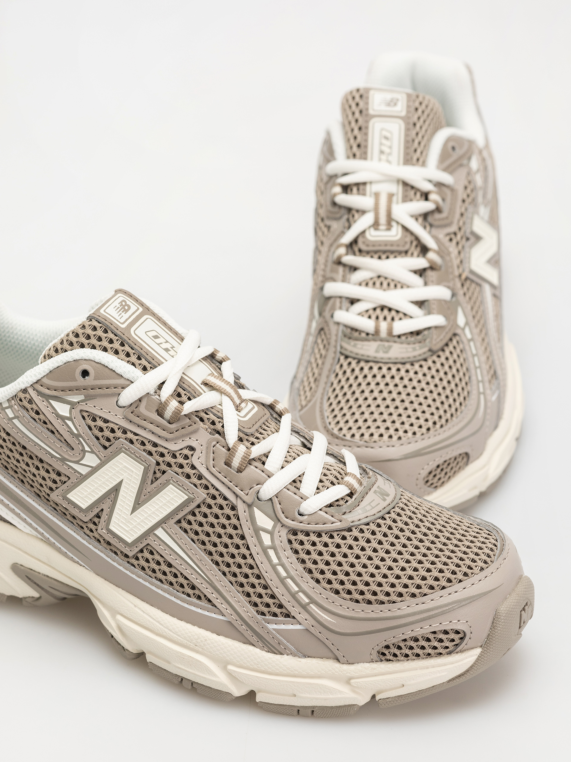 New Balance 740 Shoes (dark olivine)