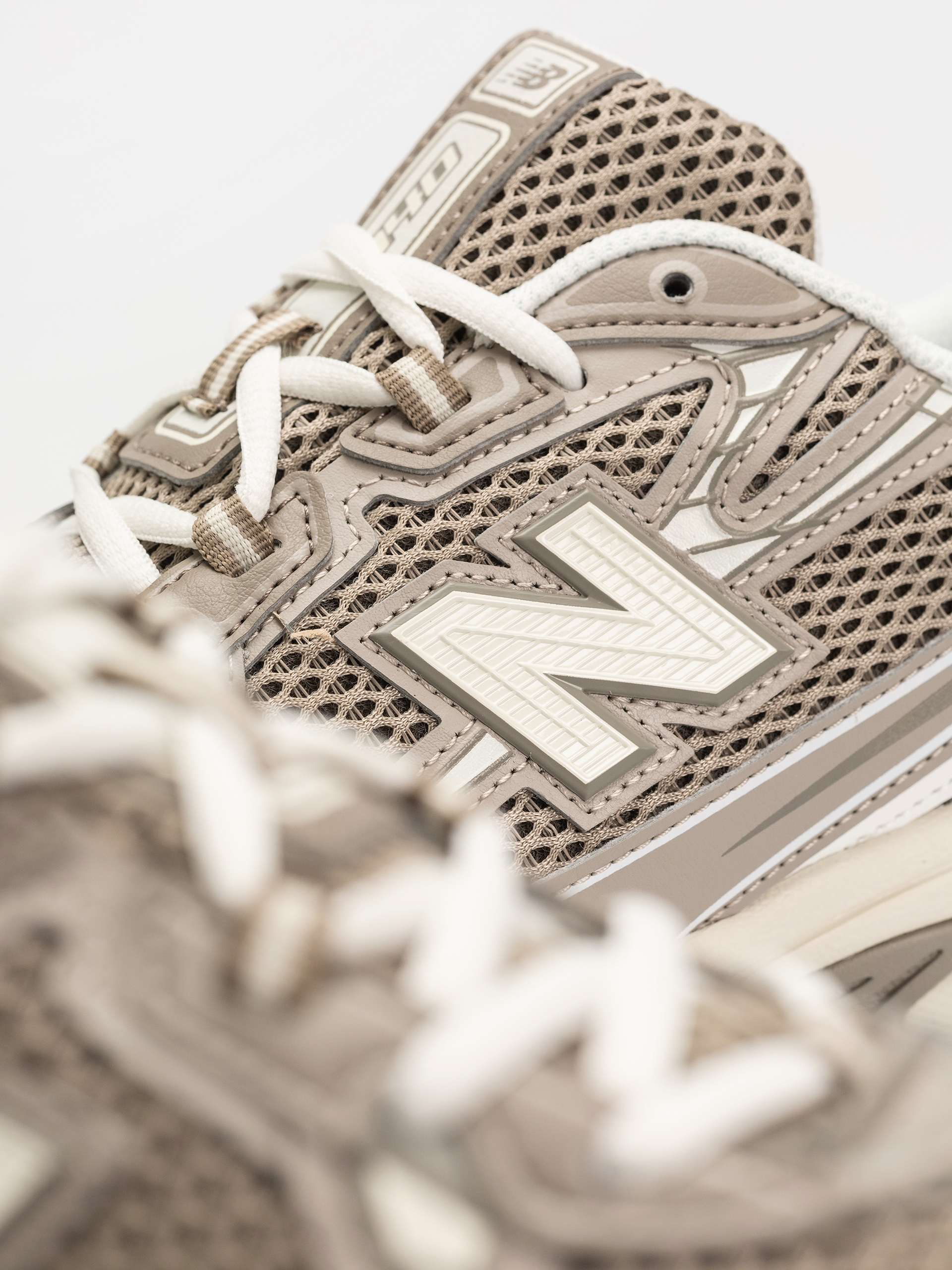 New Balance 740 Shoes (dark olivine)