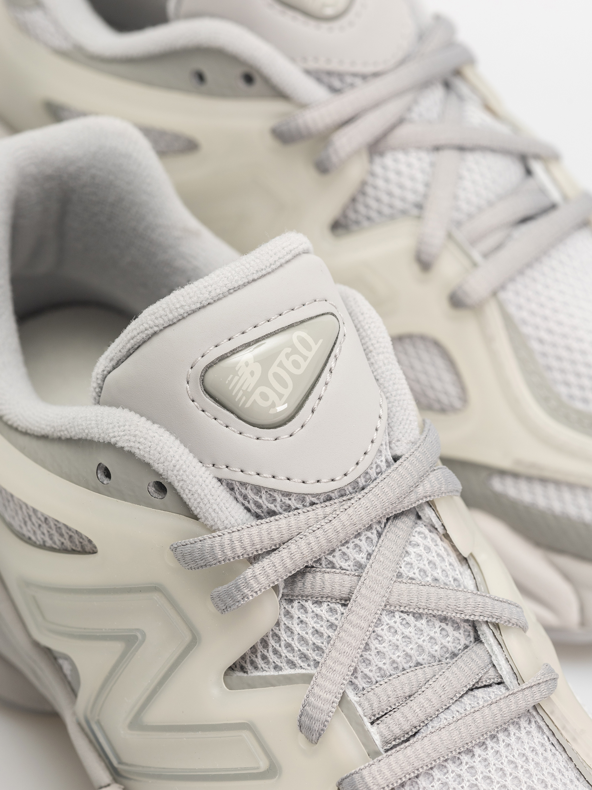 New Balance 9060 Shoes (raincloud)