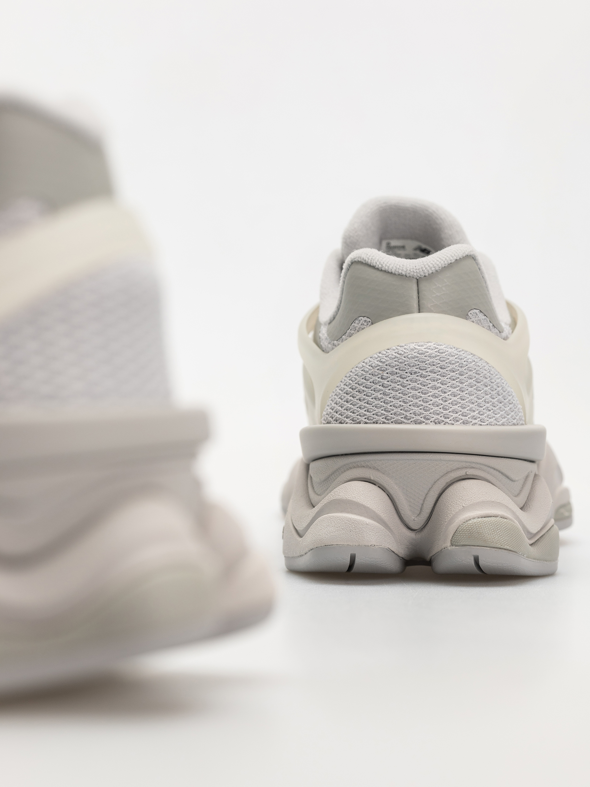 New Balance 9060 Shoes (raincloud)