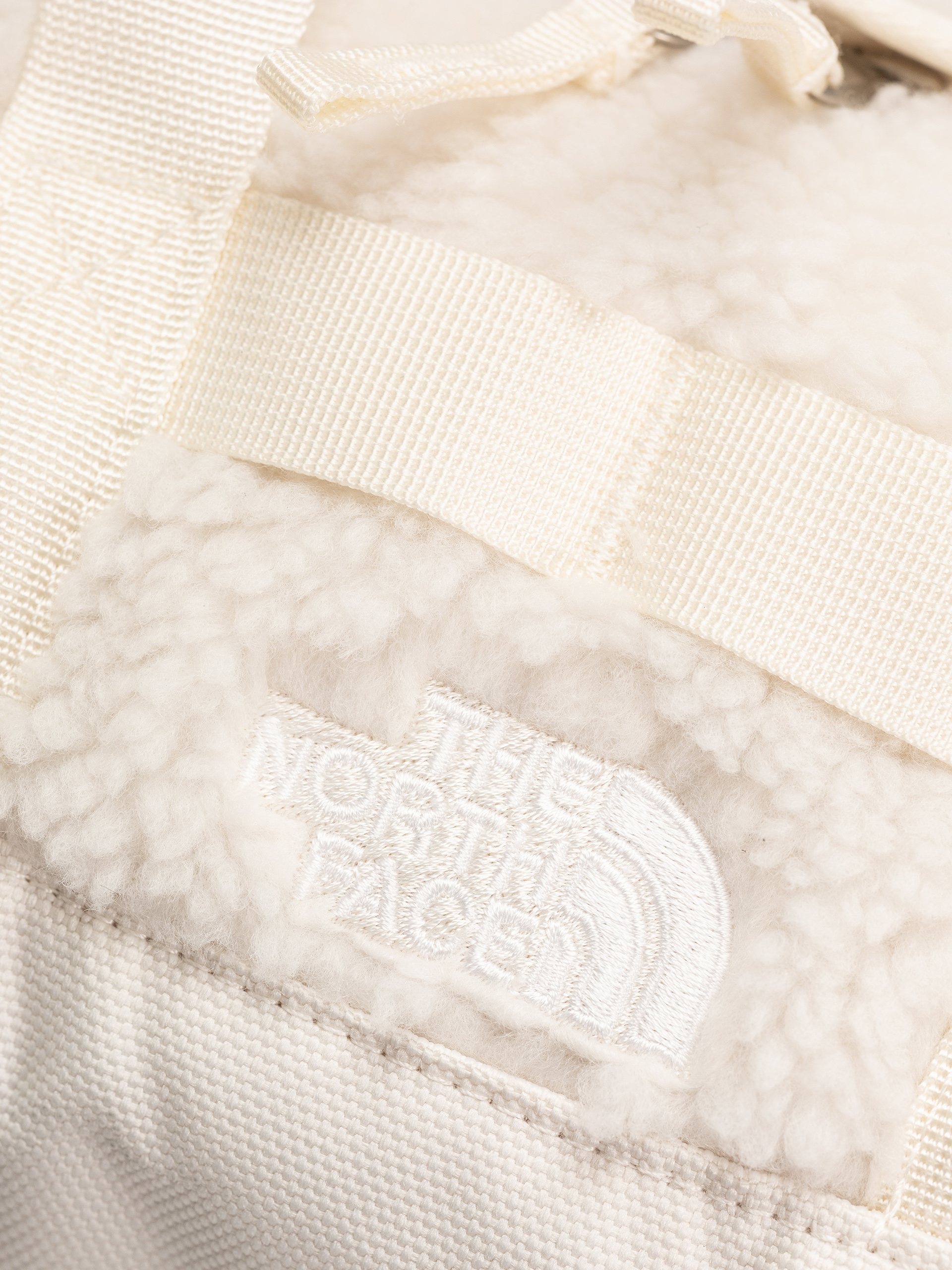 The North Face Base Camp High Pile Mini Bag Handbag (white dune/tnf white)