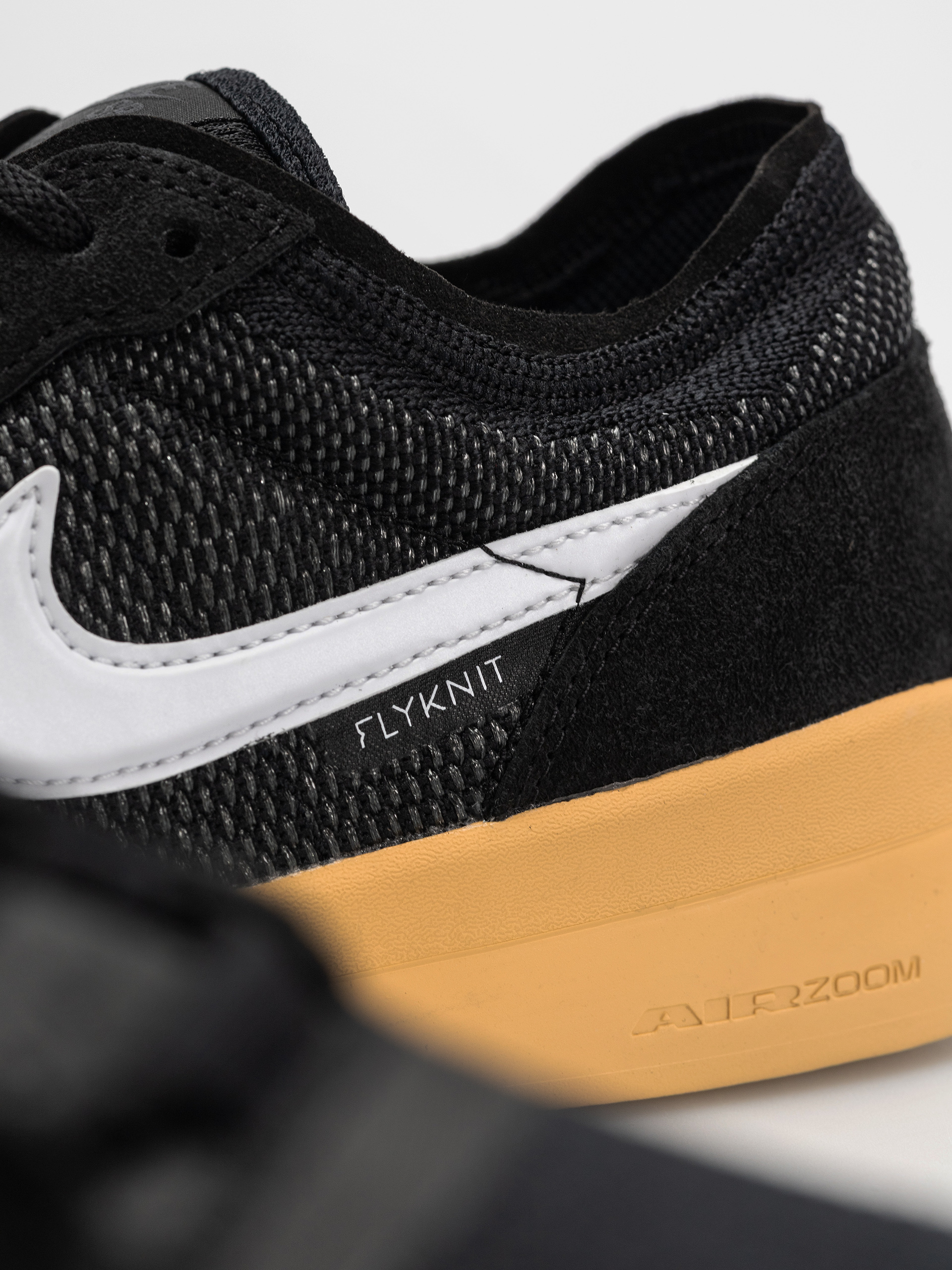 Nike SB Ps8 Schuhe (black/white anthracite gum yellow)