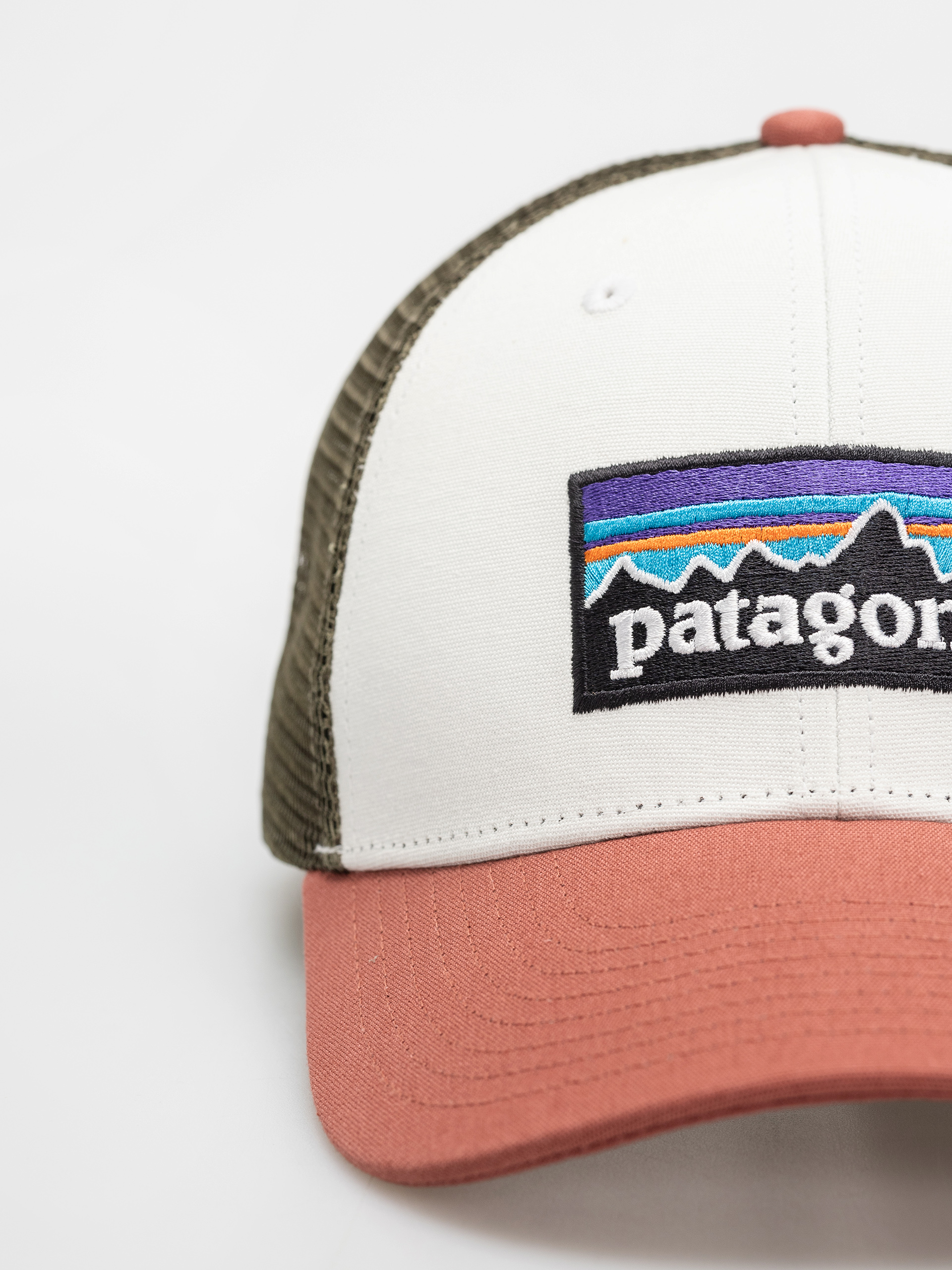 Patagonia P 6 Logo LoPro Trucker Cap (birch white)