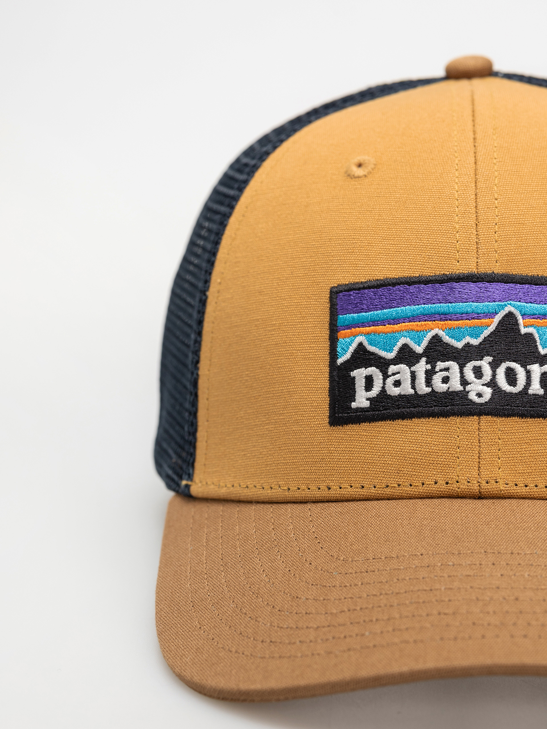 Patagonia P 6 Logo LoPro Trucker Cap (talon gold)