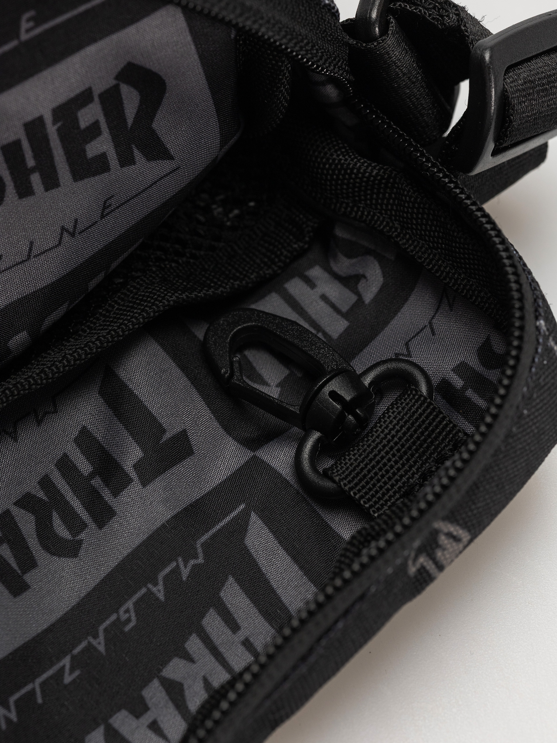Herschel Supply Co. X Thrasher Gonz Heritage Crossbody Bag (black)