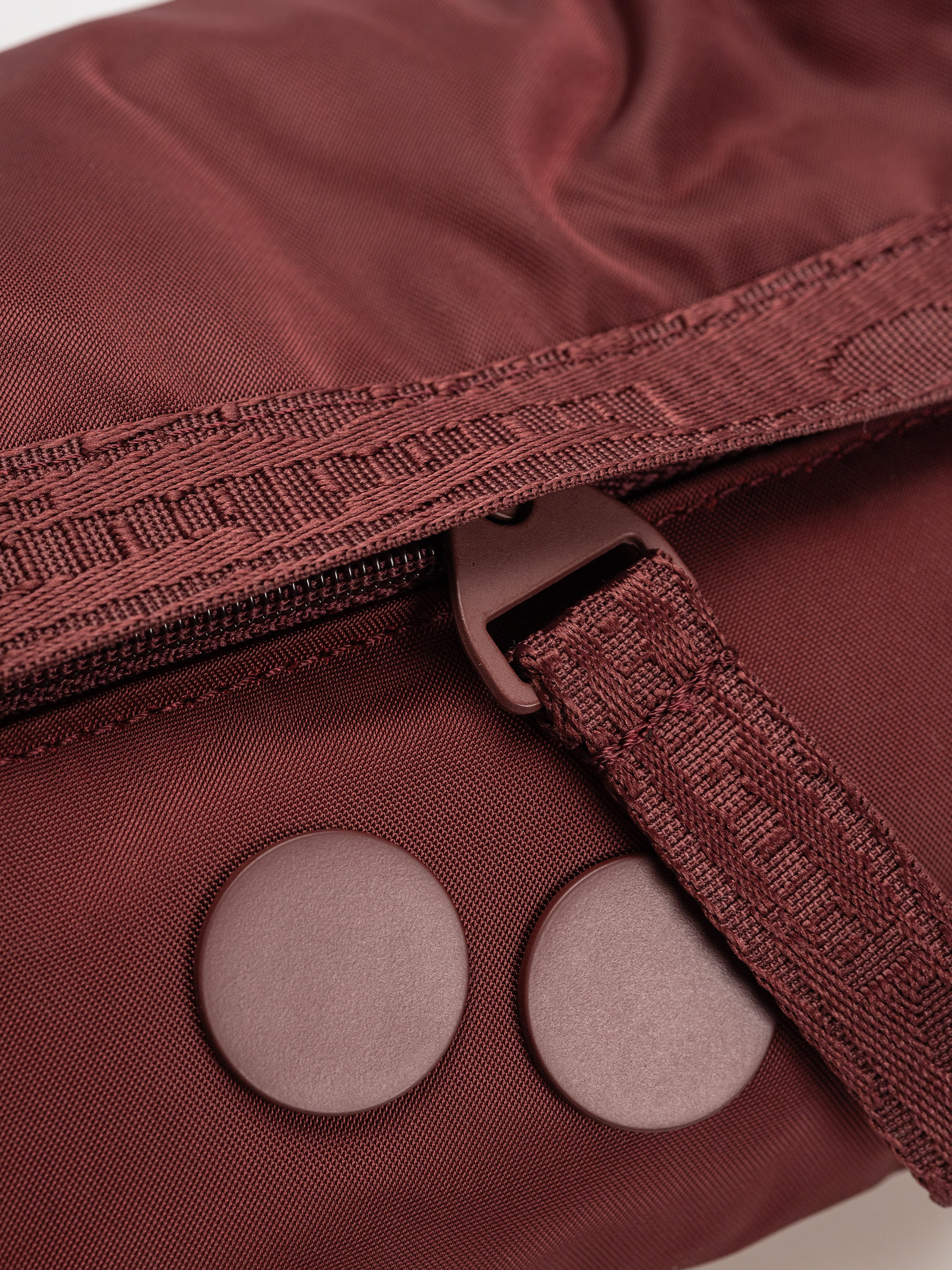 PinqPonq Brik Changeant Gürteltasche (glazed red)