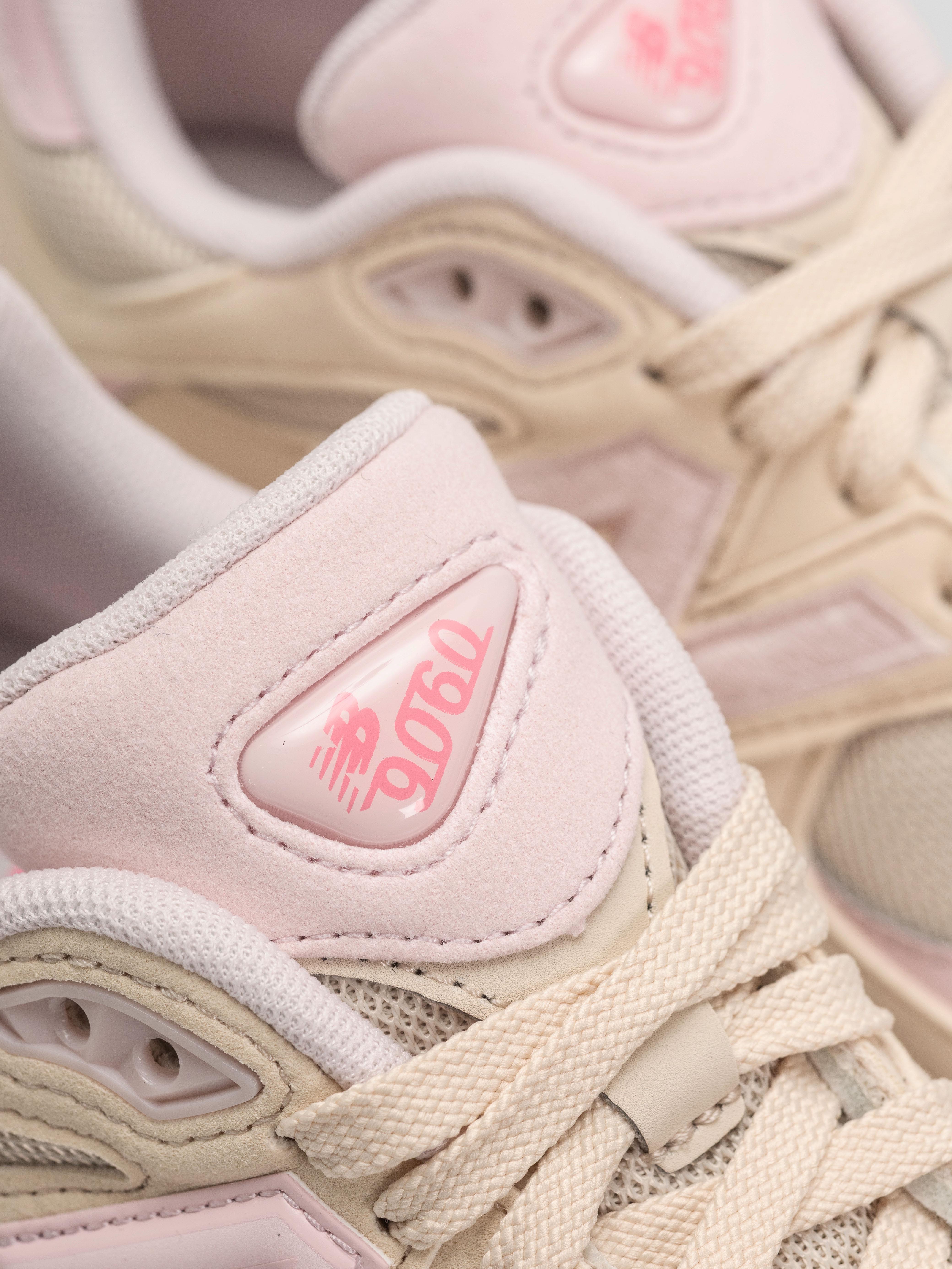 New Balance 9060 JR Shoes (bisque)