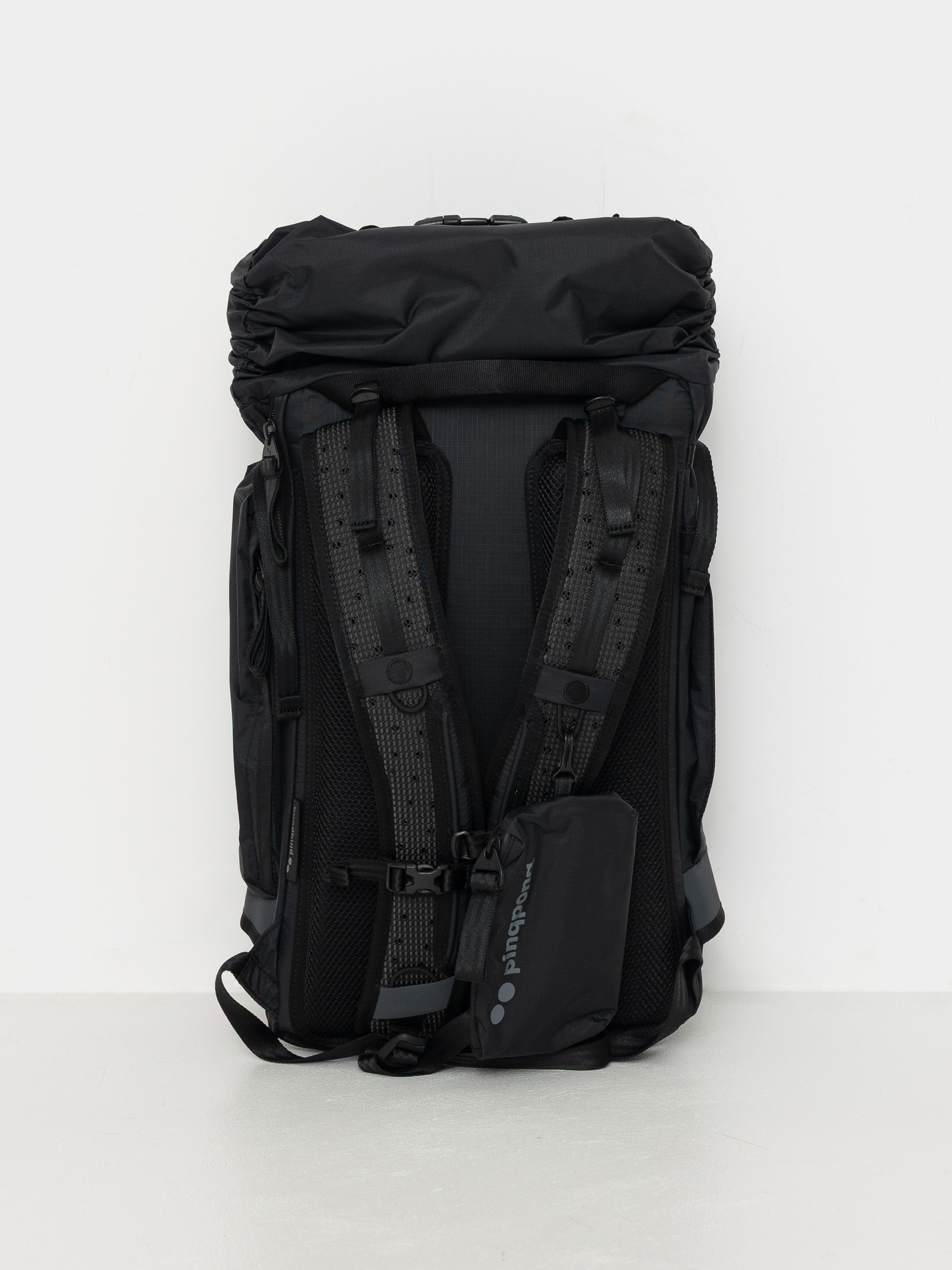 PinqPonq Komut Medium Rucksack (pure black)