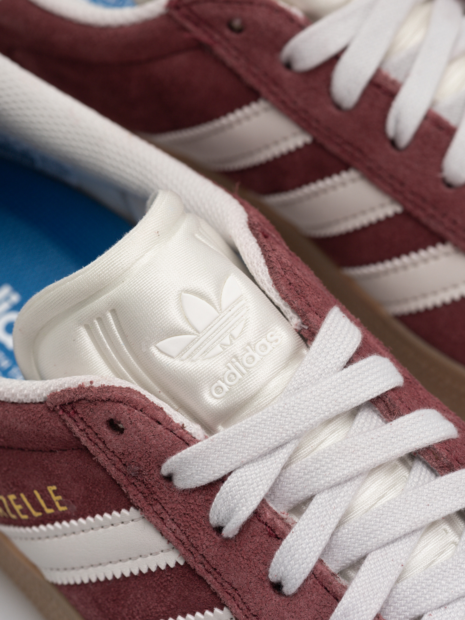 adidas Gazelle Adv Shoes (shared/crywht/goldmt)