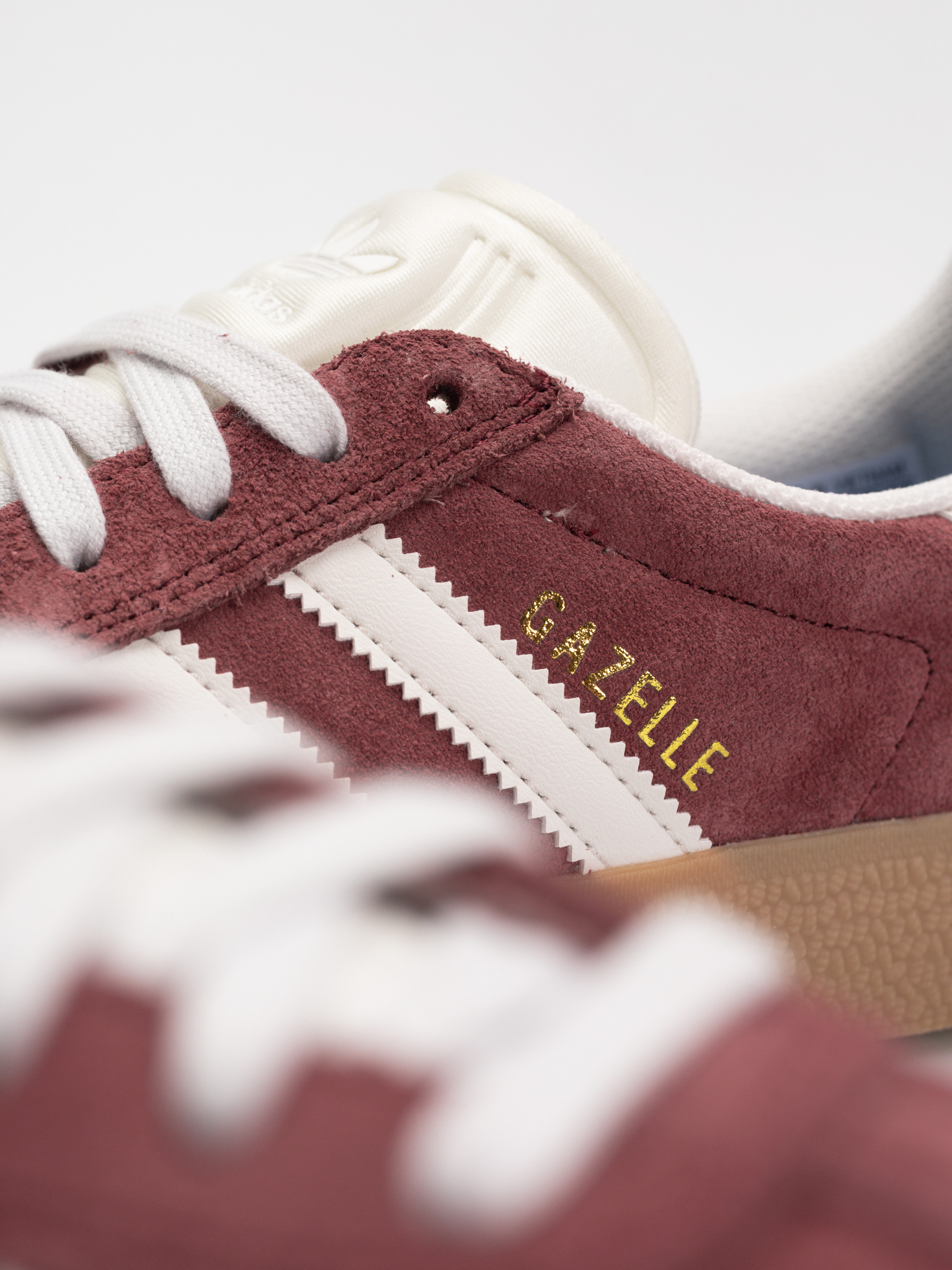 adidas Gazelle Adv Shoes (shared/crywht/goldmt)