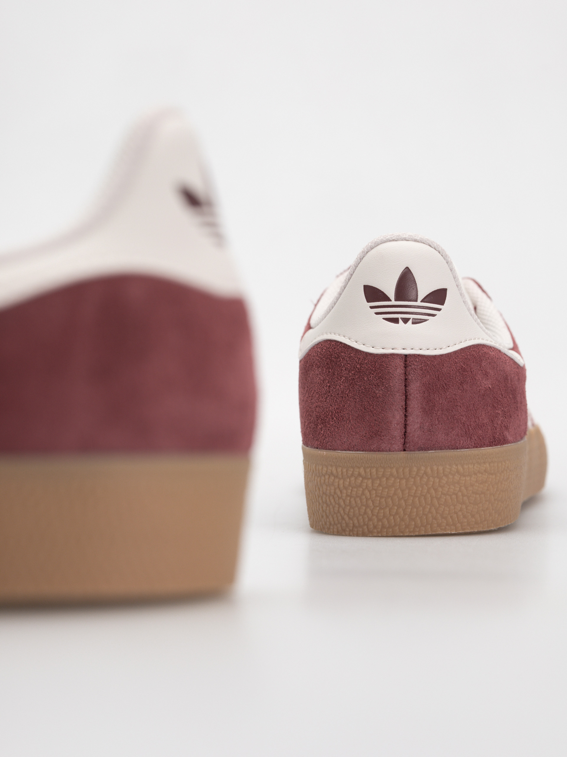 adidas Gazelle Adv Shoes (shared/crywht/goldmt)