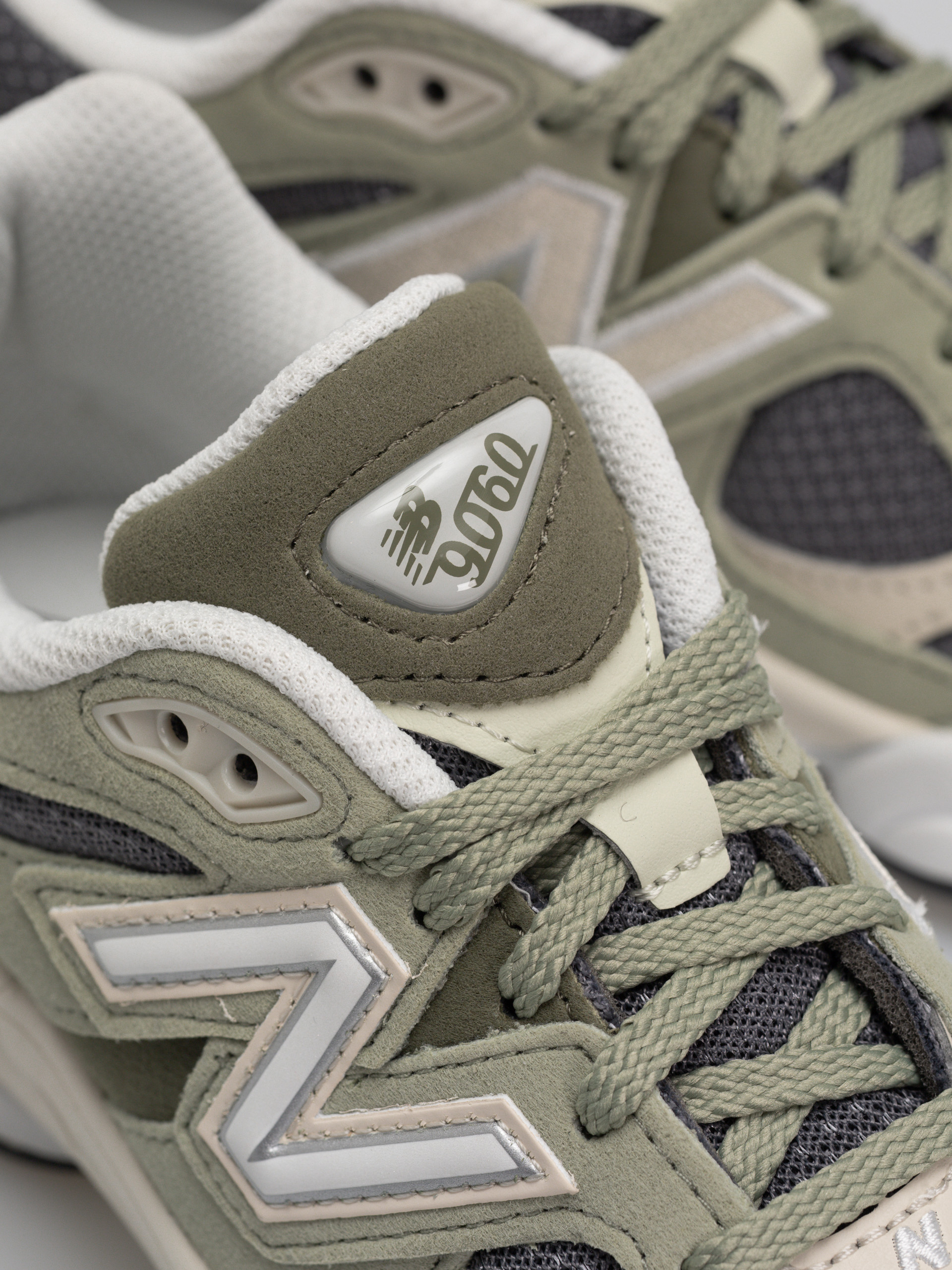 New Balance 9060 JR Shoes (garter snake)