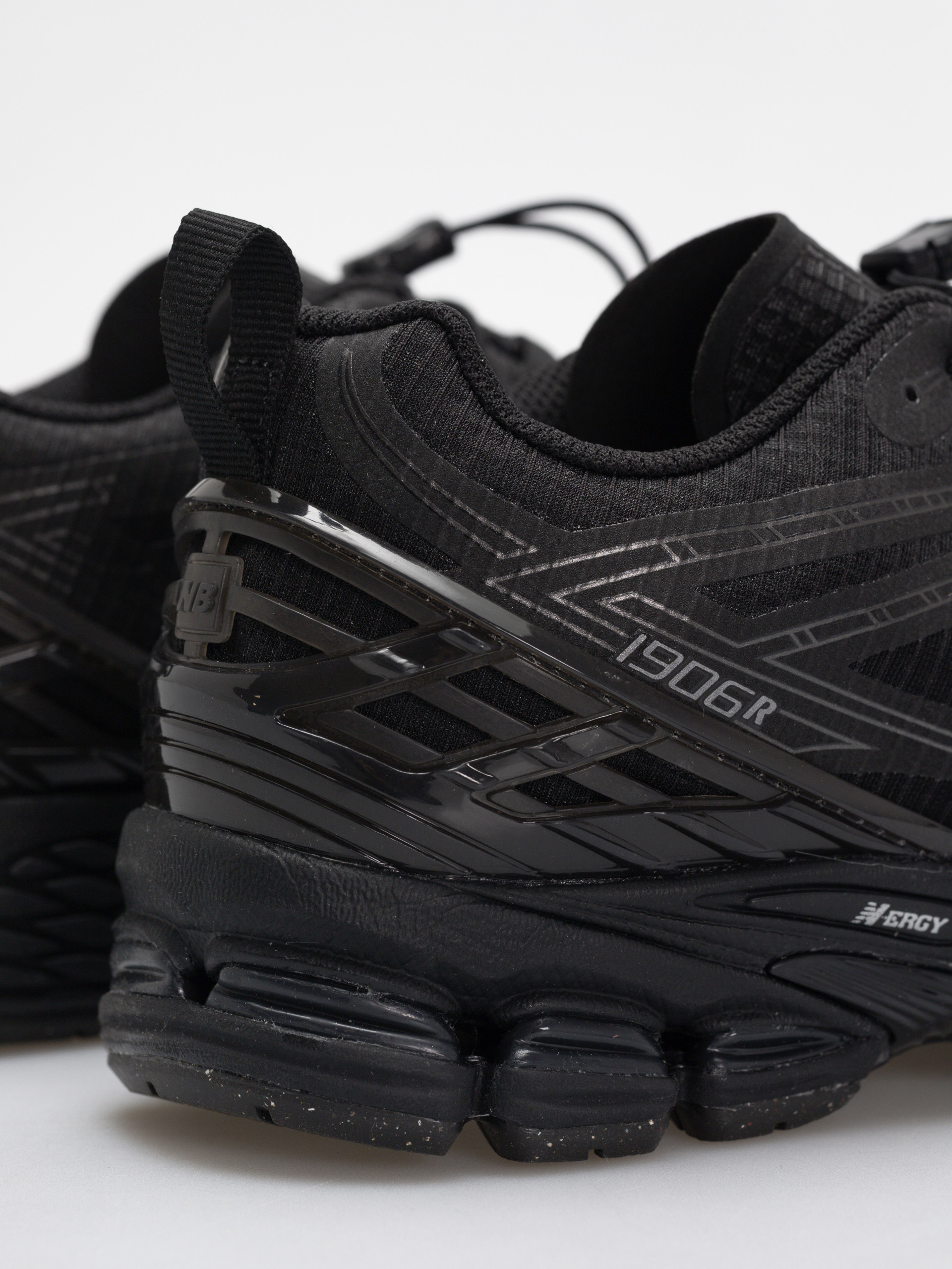 New Balance 1906 Shoes (black)