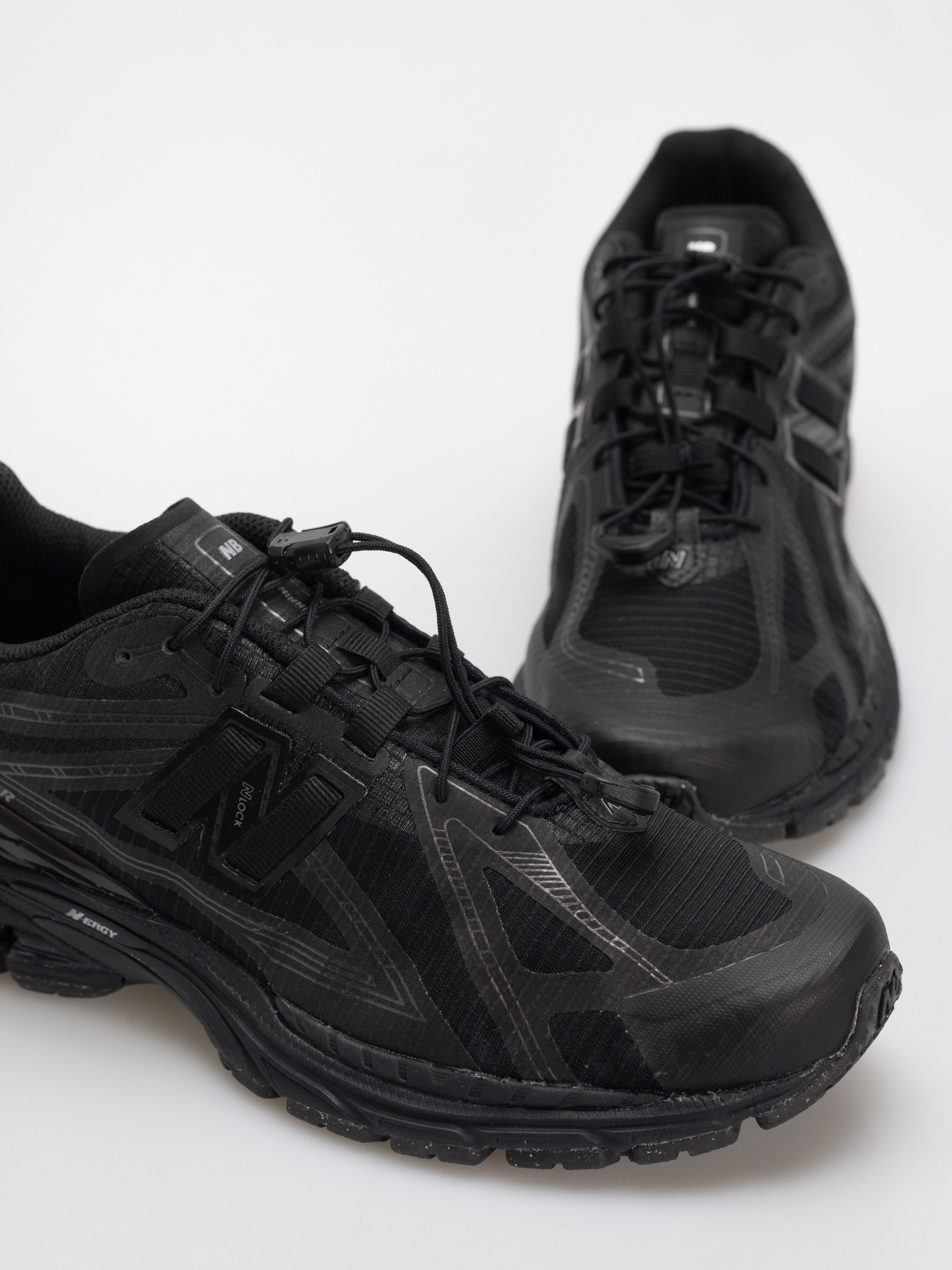 New Balance 1906 Shoes (black)