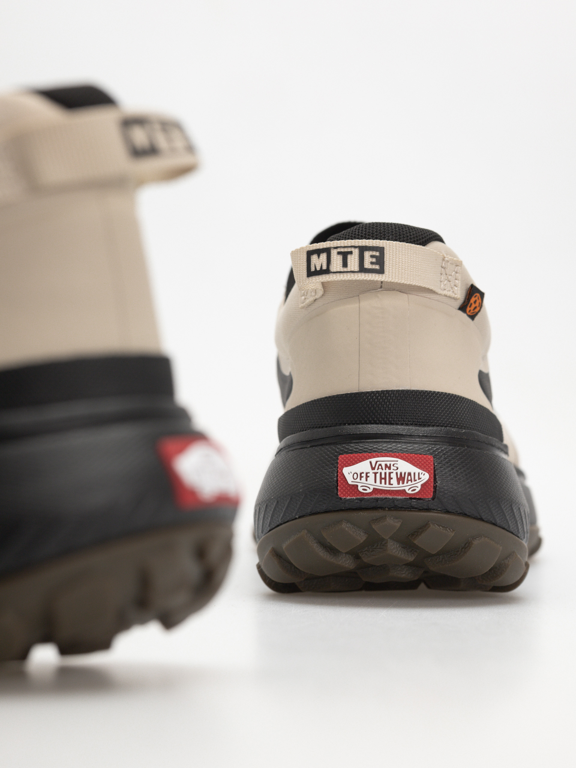 Vans Mte Crosspath Shoes (light brown)