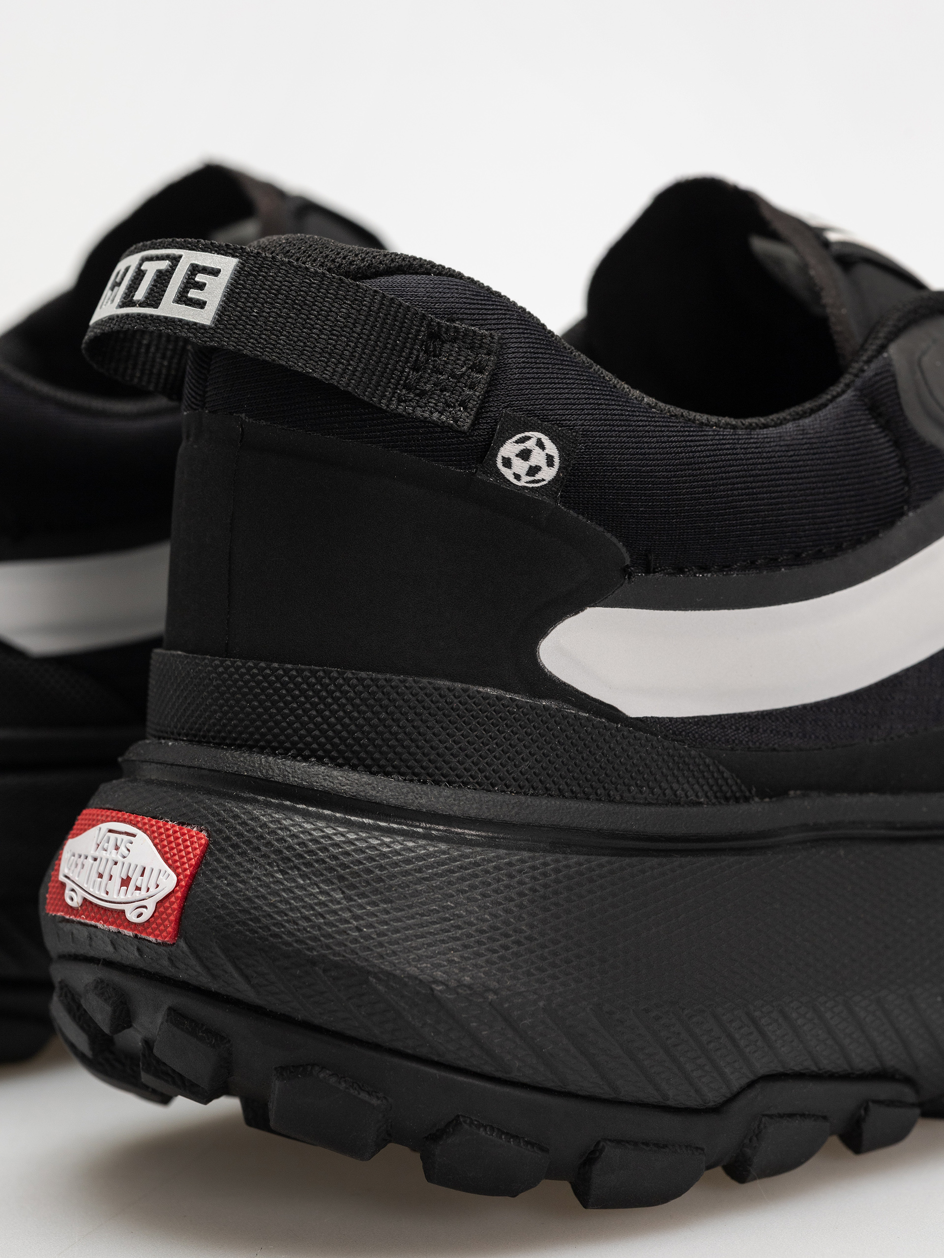 Vans Mte Crosspath Shoes (reflective black)