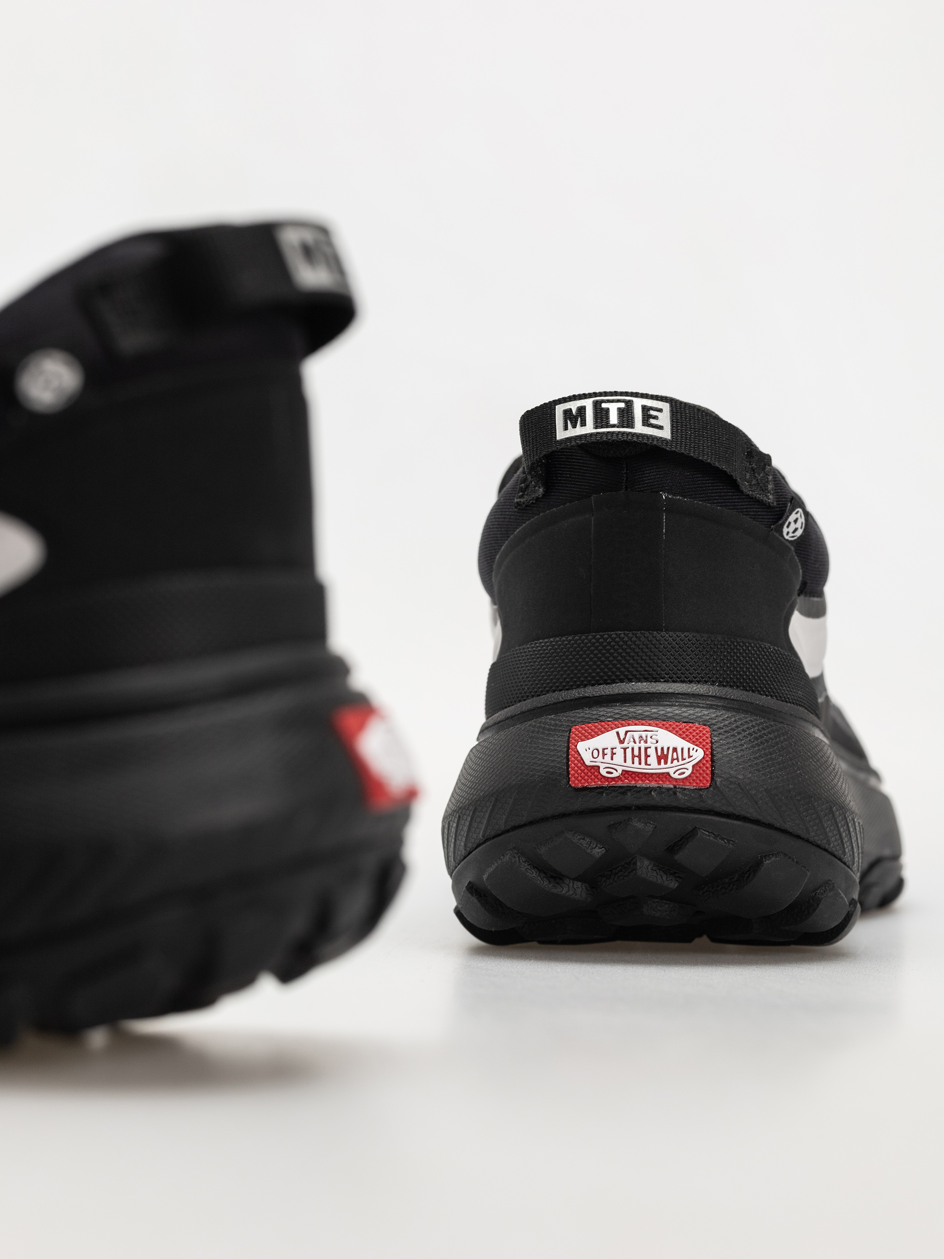 Vans Mte Crosspath Shoes (reflective black)