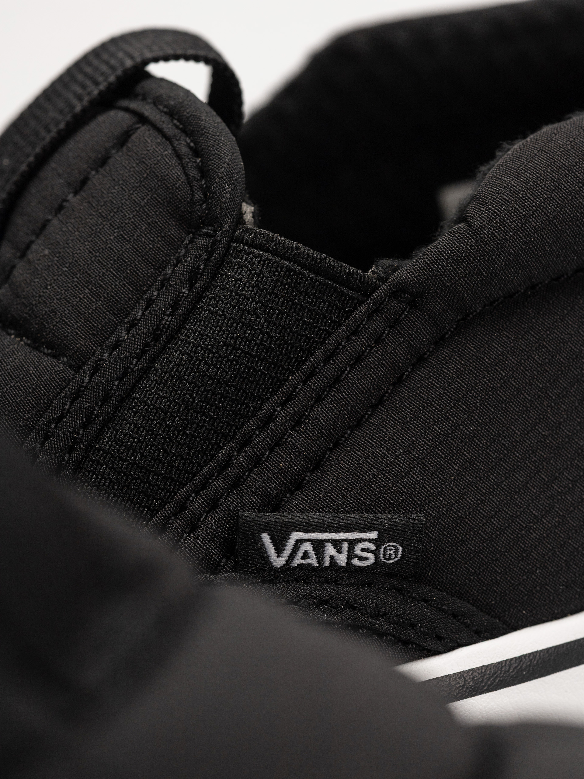 Vans Mte Snow Lodge Slipper Mid Shoes (quilted black)