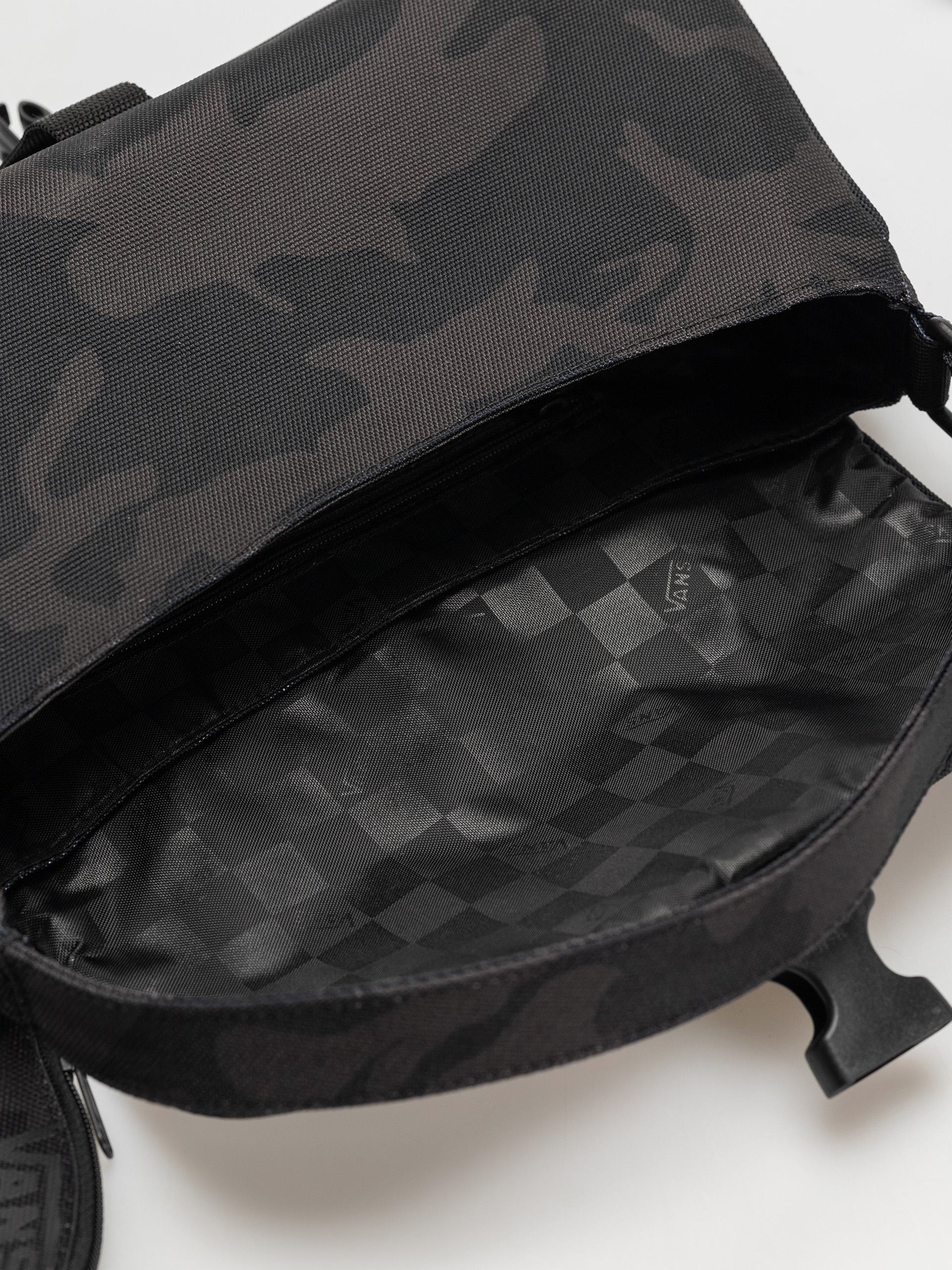 Vans Schultertasche Hooked On Bag (black camo)
