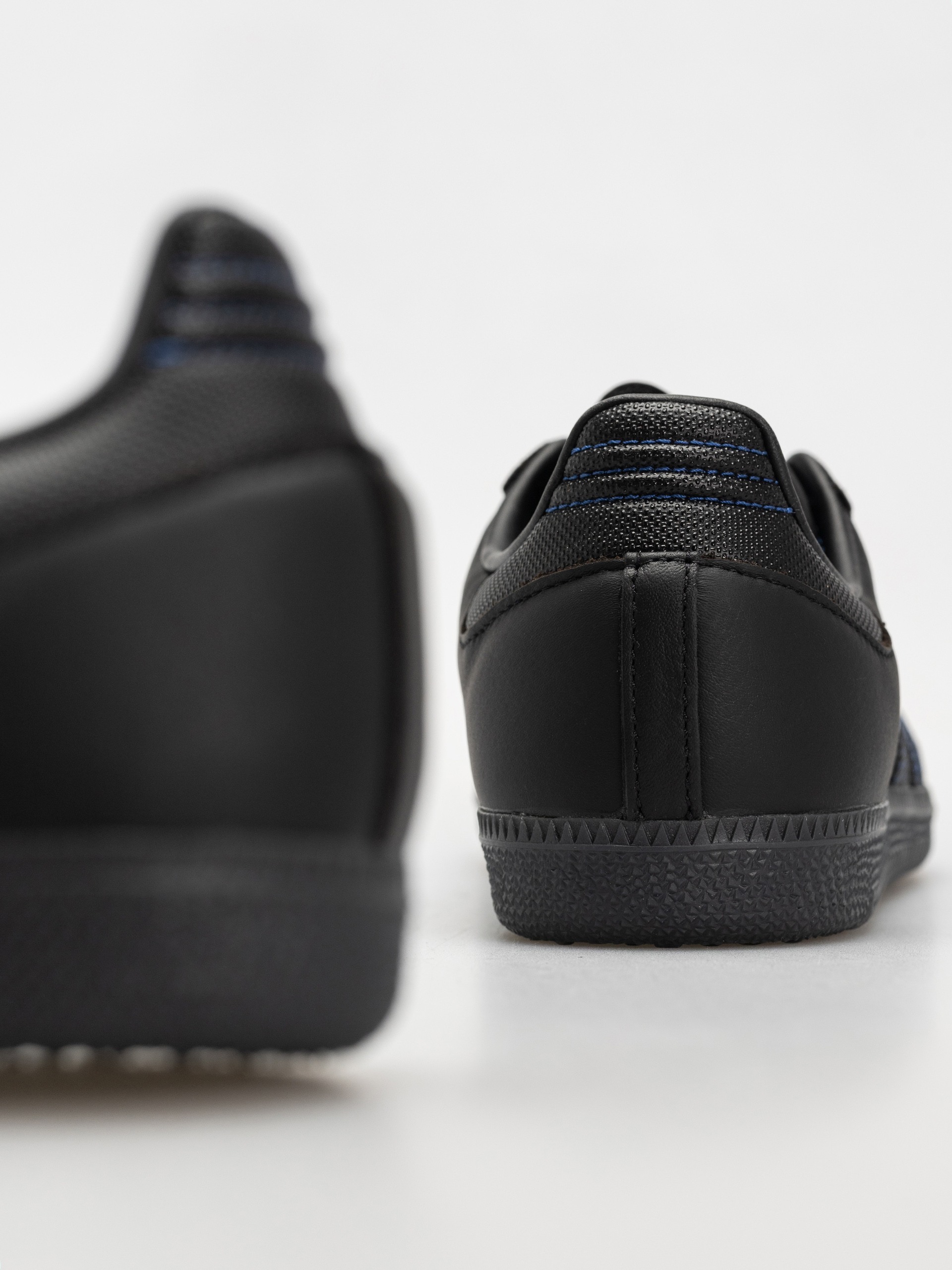 adidas Samba Adv Schuhe (cblack/cblack/royblu)