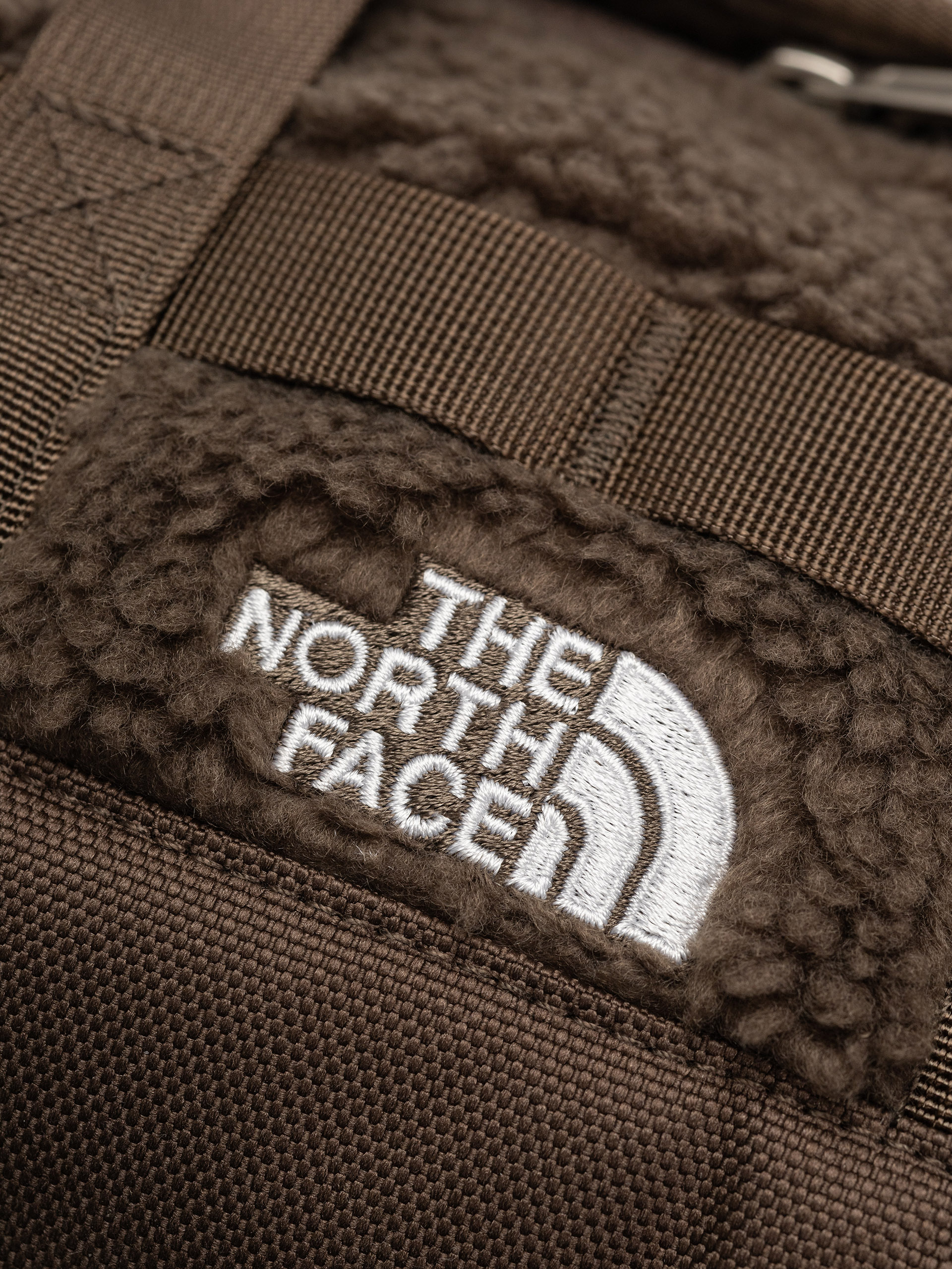The North Face Schultertasche Base Camp High Pile Mini Bag (smokey brown tnf white)