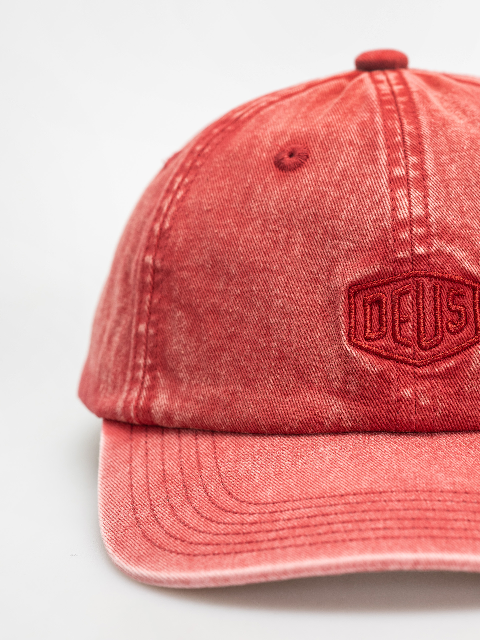Deus Ex Machina Shield Garment Dyed Dad Cap Cap (lava falls red)