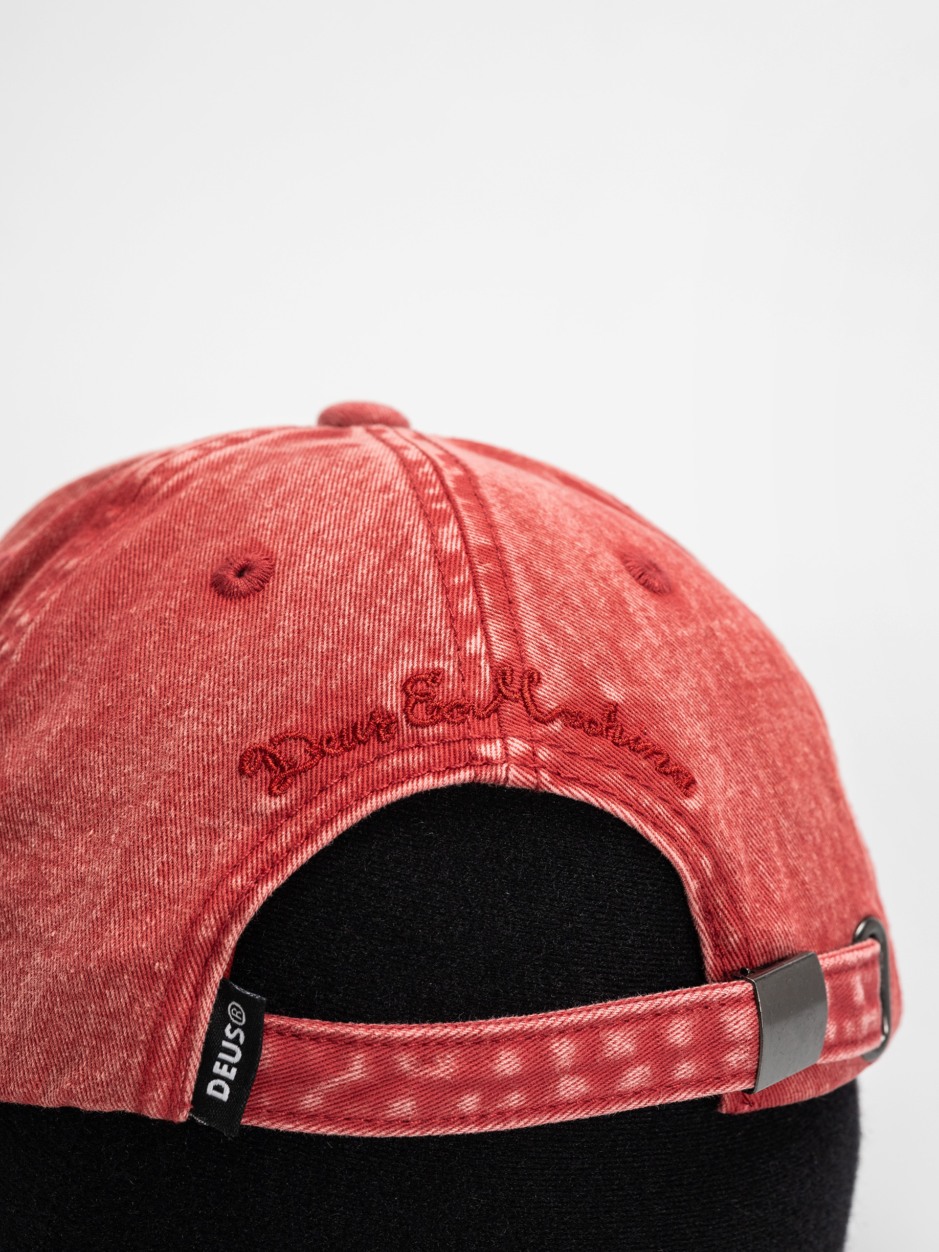 Deus Ex Machina Shield Garment Dyed Dad Cap Cap (lava falls red)