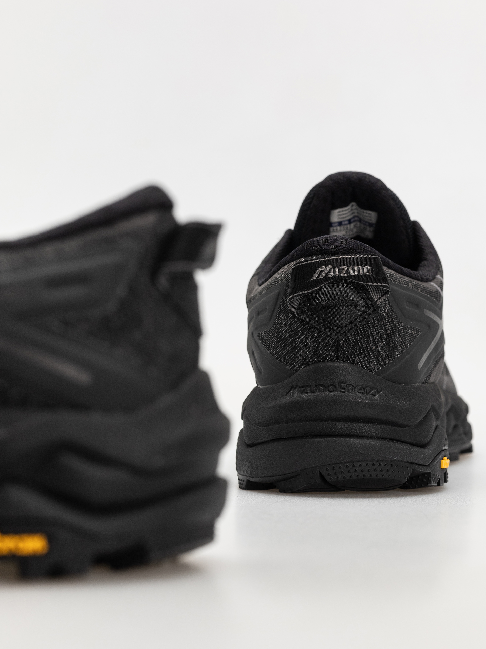 Mizuno Shoes Wave Mujin LS GTX - black (black/quiet shade/black sand)