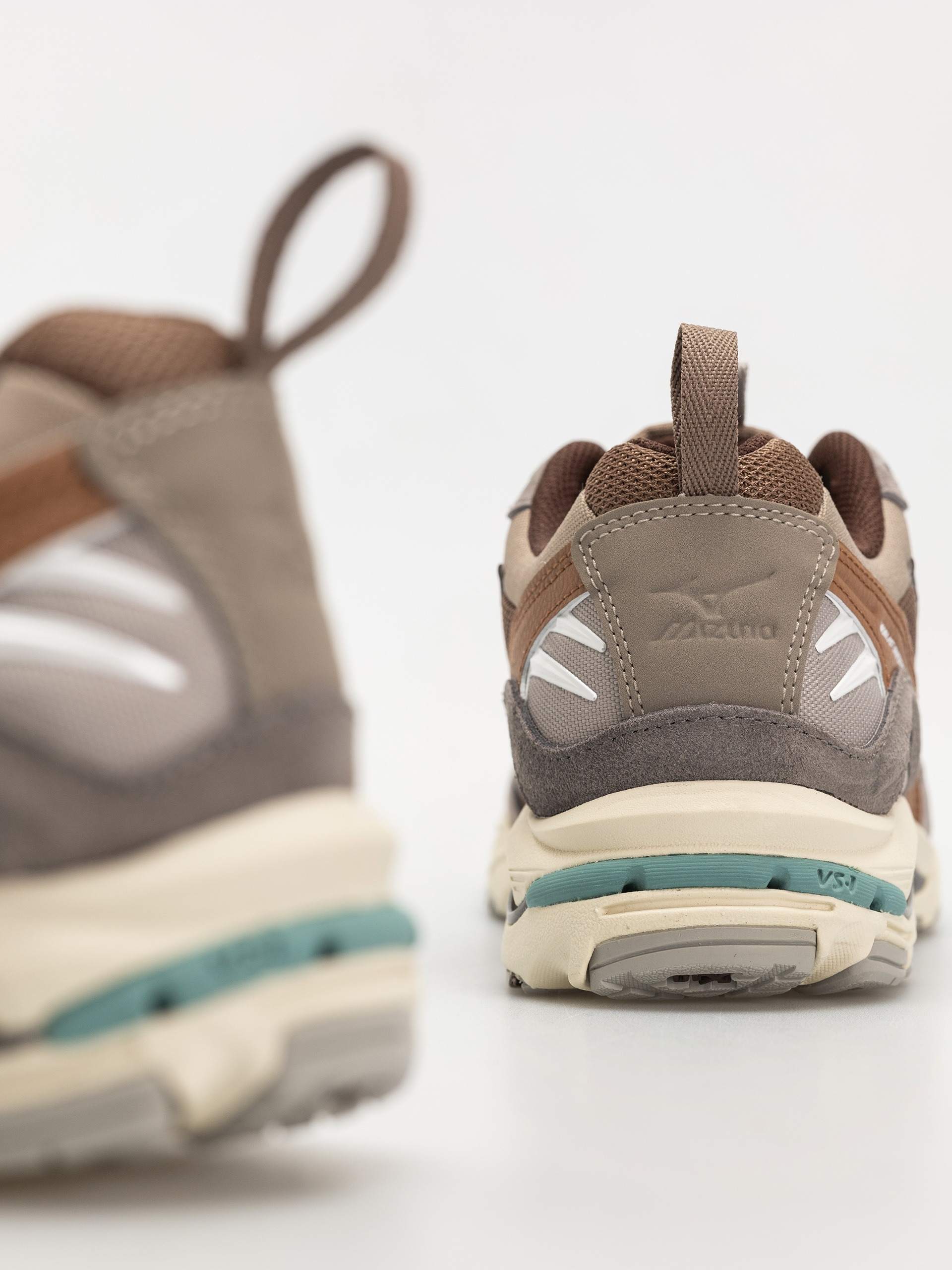 Mizuno Schuhe Wave Rider 10 (fossil/white/thrush)