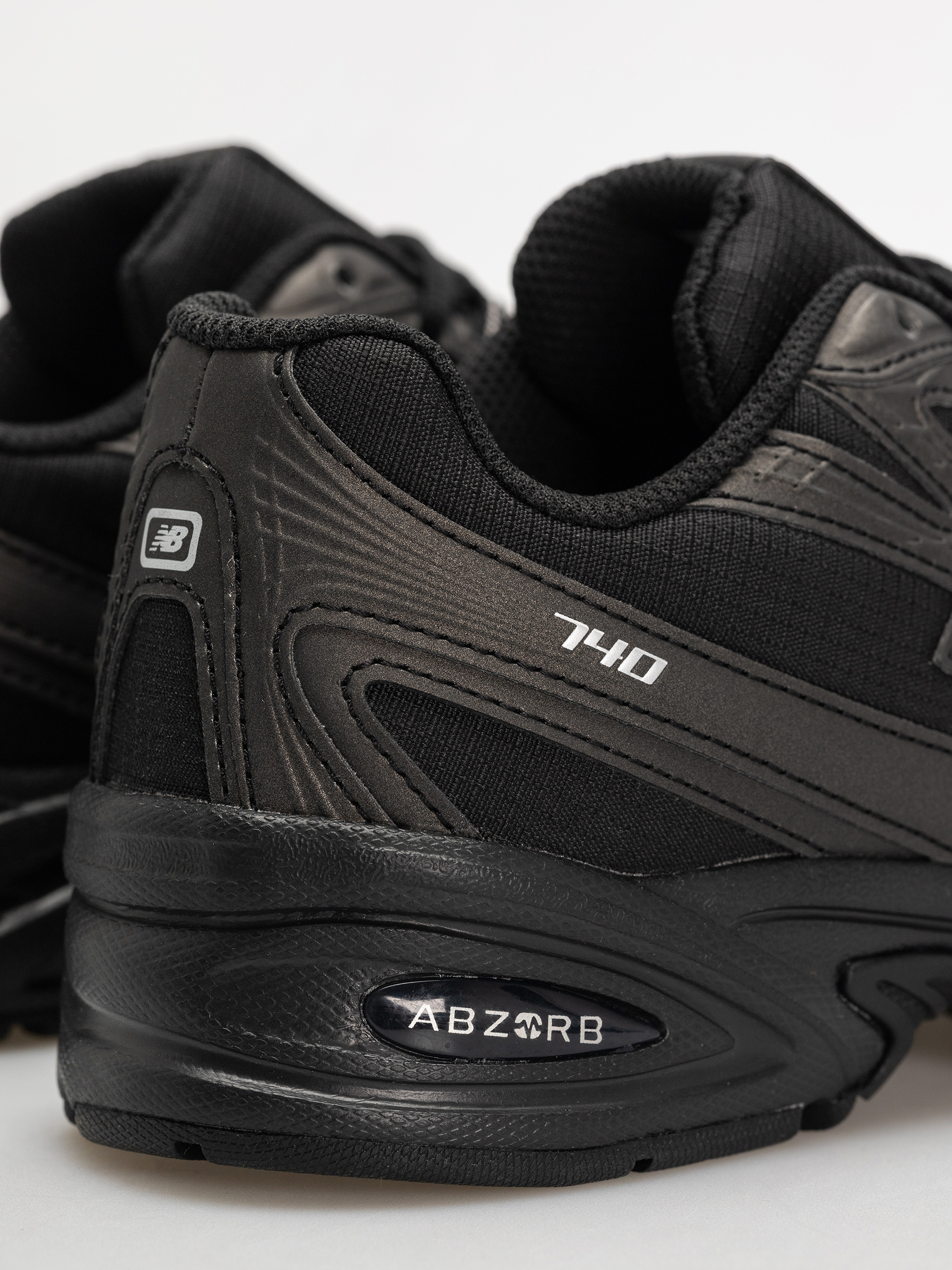 New Balance 740 Shoes (black)